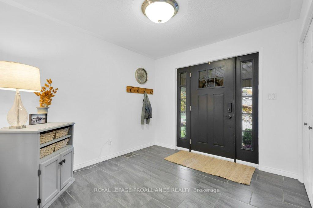 Photo 7 of 10 Sherwood Crescent, Belleville, Belleville Ward — HOMEH
