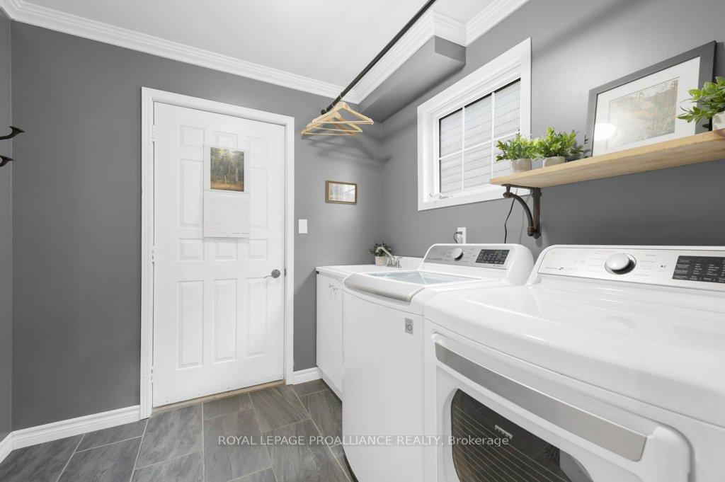Photo 21 of 10 Sherwood Crescent, Belleville, Belleville Ward — HOMEH