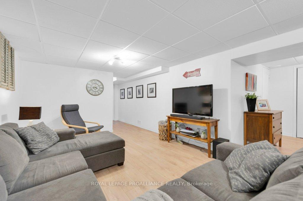 Photo 31 of 10 Sherwood Crescent, Belleville, Belleville Ward — HOMEH