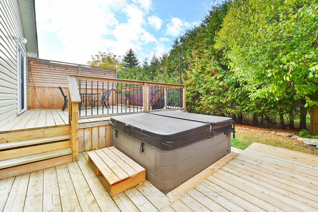 Photo 35 of 10 Sherwood Crescent, Belleville, Belleville Ward — HOMEH