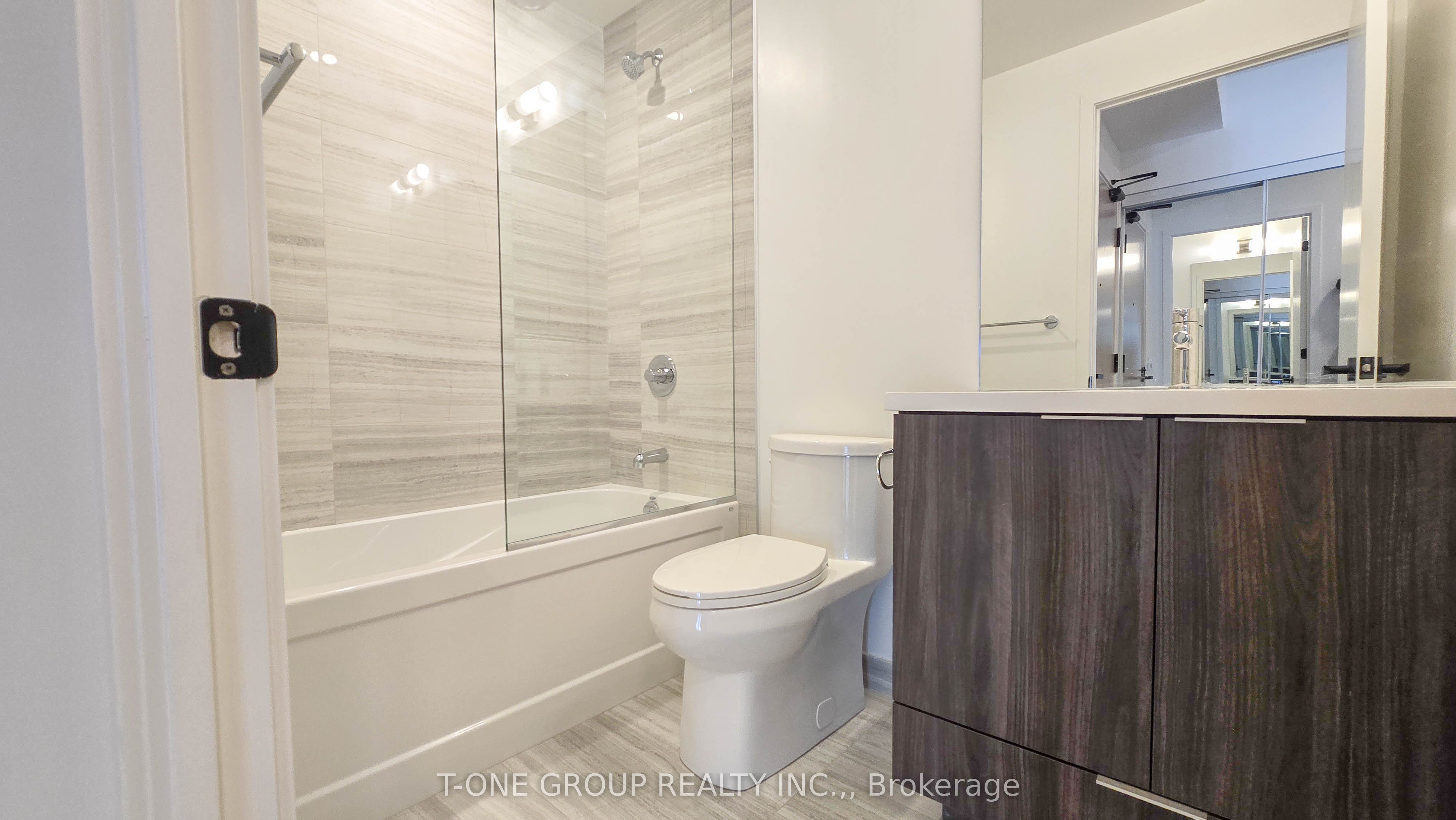 Photo 24 of Unit 518, 8 Interchange Way, Vaughan, Vaughan Corporate Centre — HOMEH