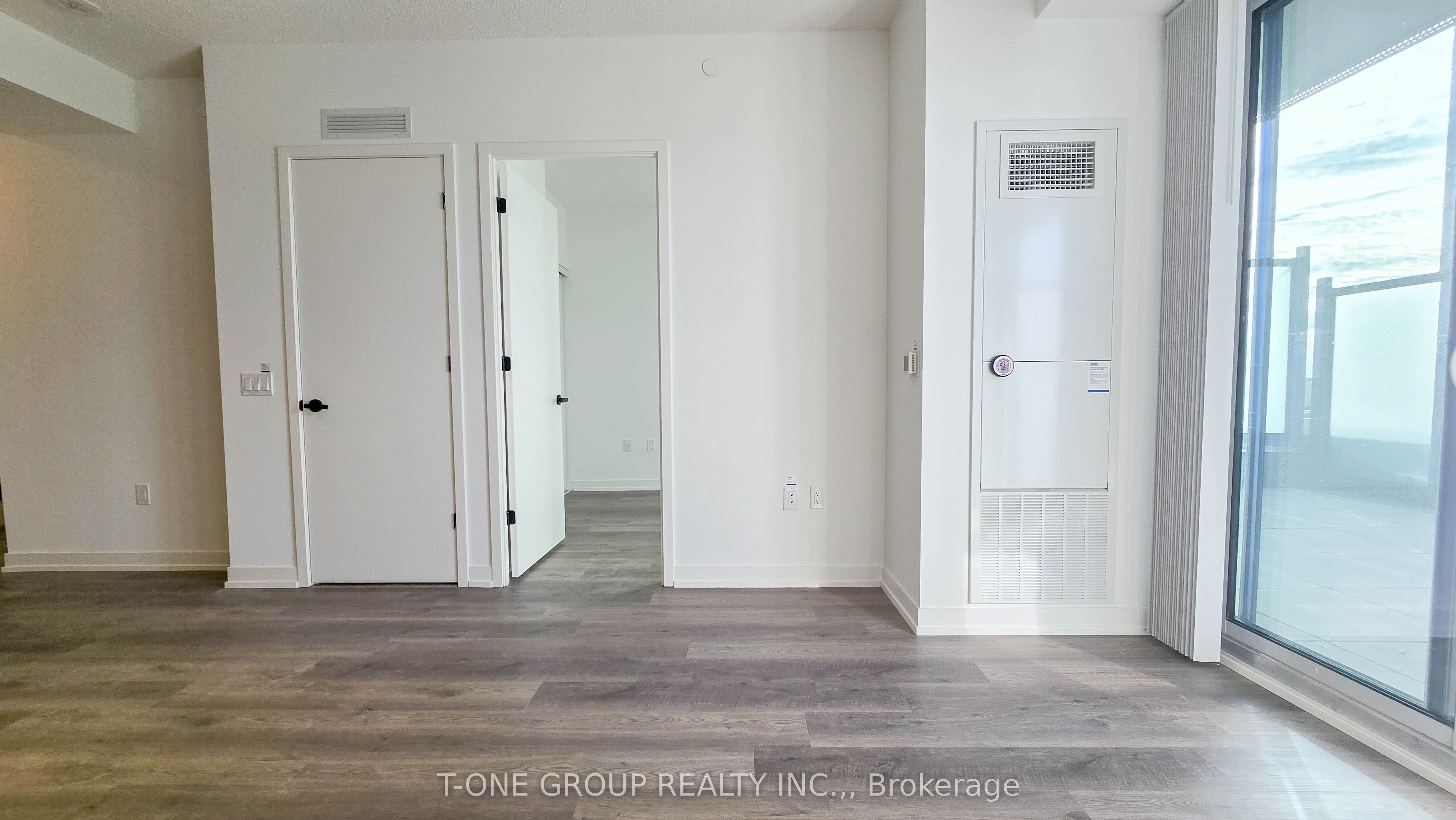 Photo 18 of Unit 518, 8 Interchange Way, Vaughan, Vaughan Corporate Centre — HOMEH