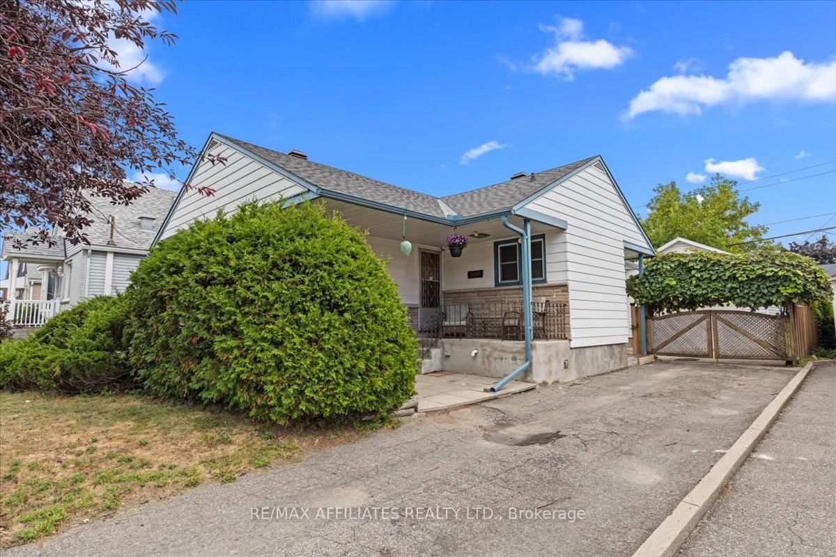 Photo 1 of 1490 Laperriere Avenue, Ottawa, Carlington — HOMEH