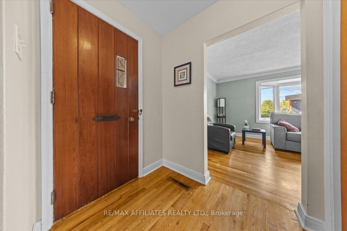 Photo 2 of 1490 Laperriere Avenue, Ottawa, Carlington — HOMEH