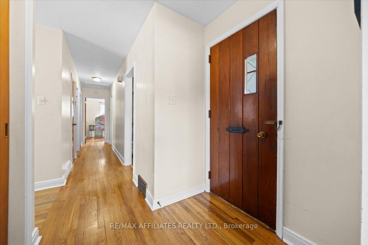 Photo 11 of 1490 Laperriere Avenue, Ottawa, Carlington — HOMEH