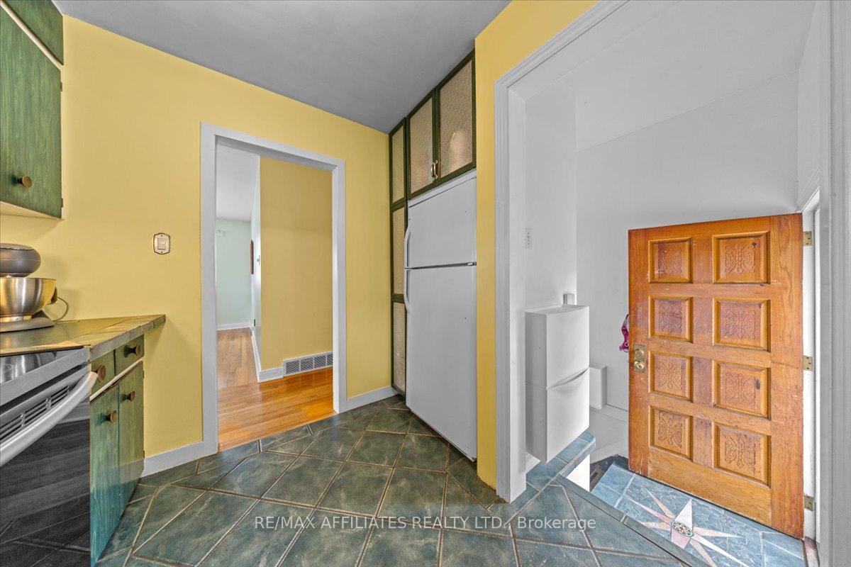Photo 15 of 1490 Laperriere Avenue, Ottawa, Carlington — HOMEH