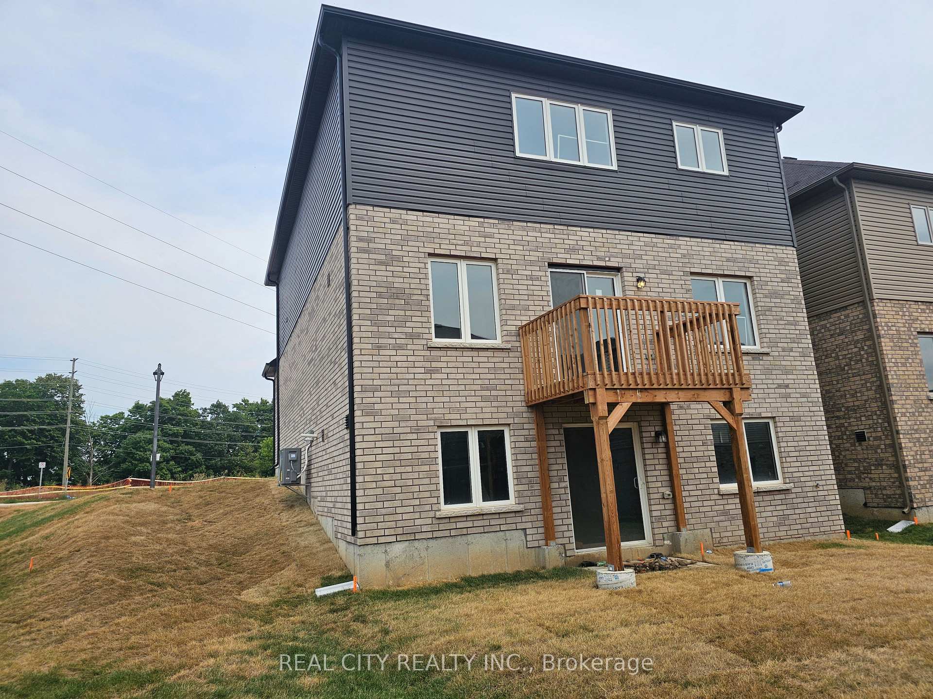 Photo 48 of 288 Pottruff Road, Brant, Paris — HOMEH