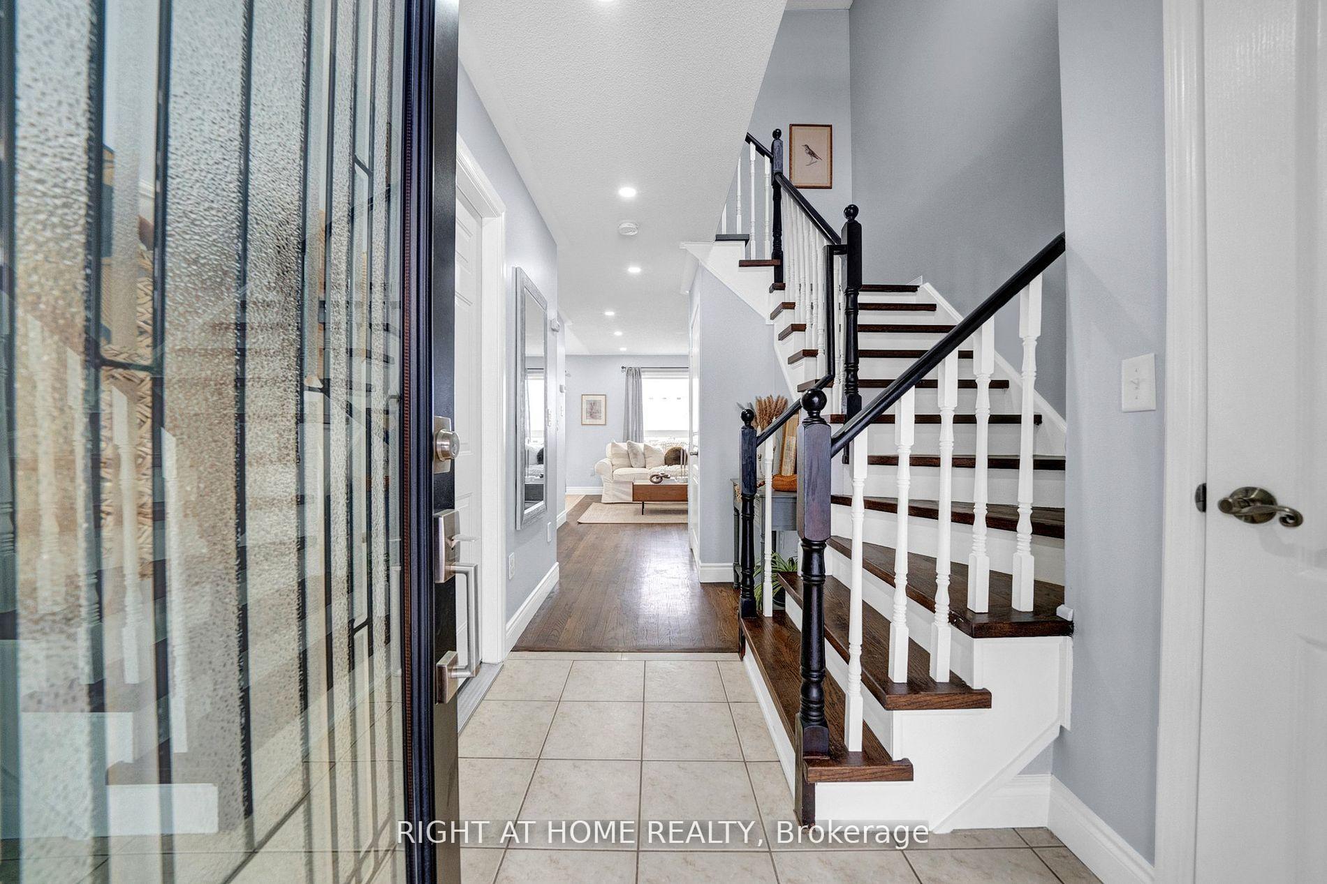 Photo 3 of 85 Dodds Square, Clarington, Bowmanville — HOMEH