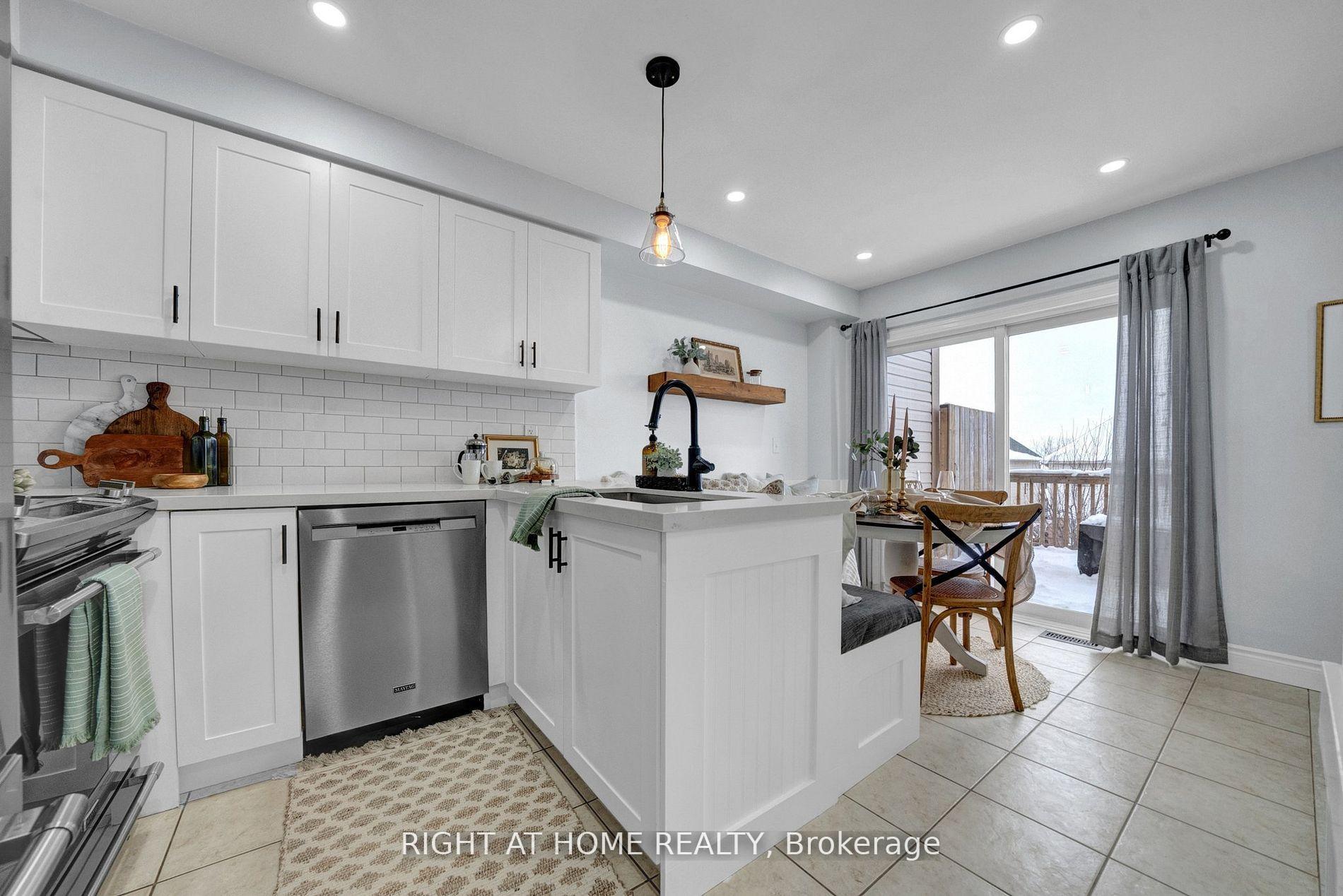 Photo 10 of 85 Dodds Square, Clarington, Bowmanville — HOMEH