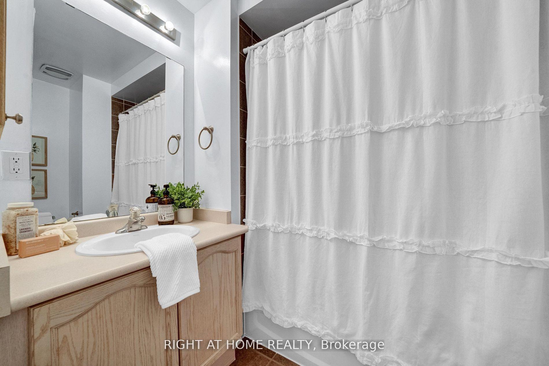 Photo 32 of 85 Dodds Square, Clarington, Bowmanville — HOMEH