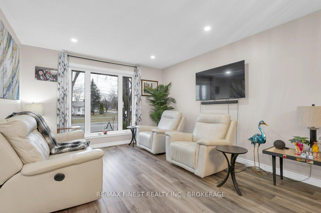 Photo 12 of 23 Cascade Boulevard, Belleville, Belleville Ward — HOMEH