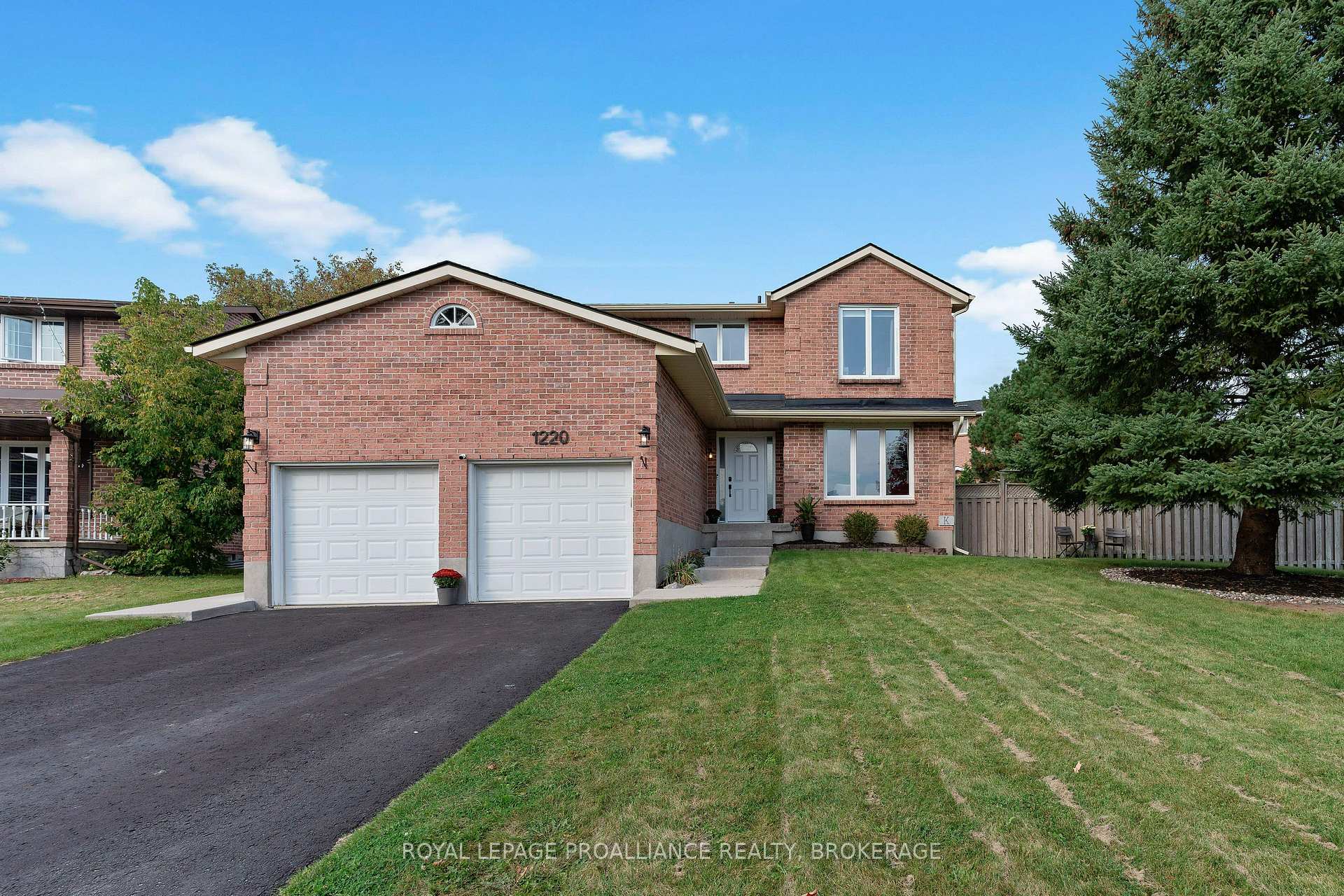 Front of 1220 Humberside Drive