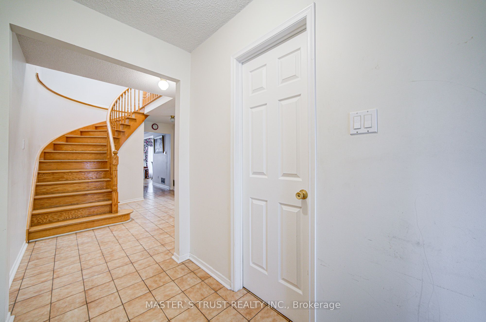 Photo 54 of 34 Denby Court, Markham, Unionville — HOMEH