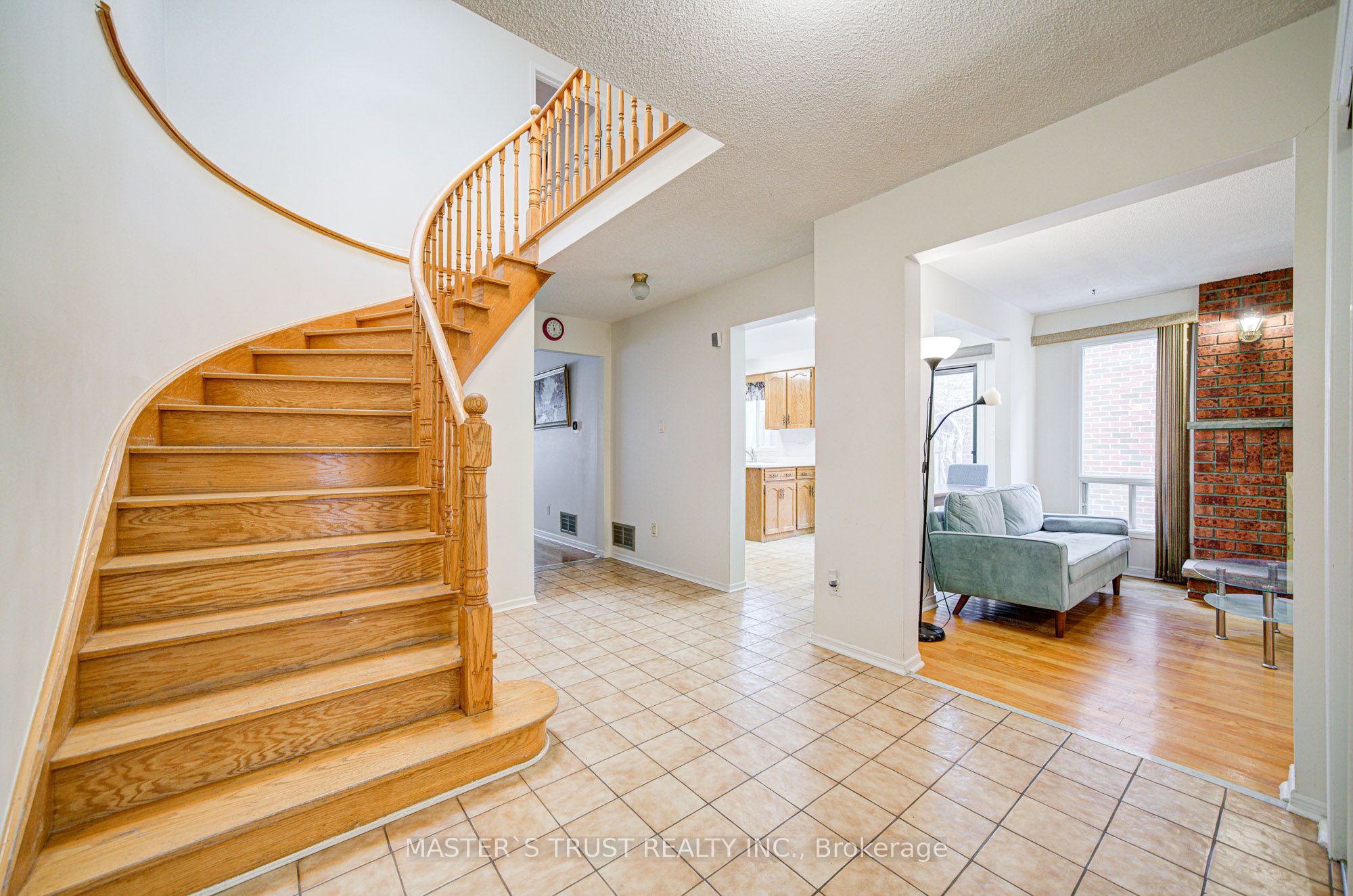 Photo 55 of 34 Denby Court, Markham, Unionville — HOMEH