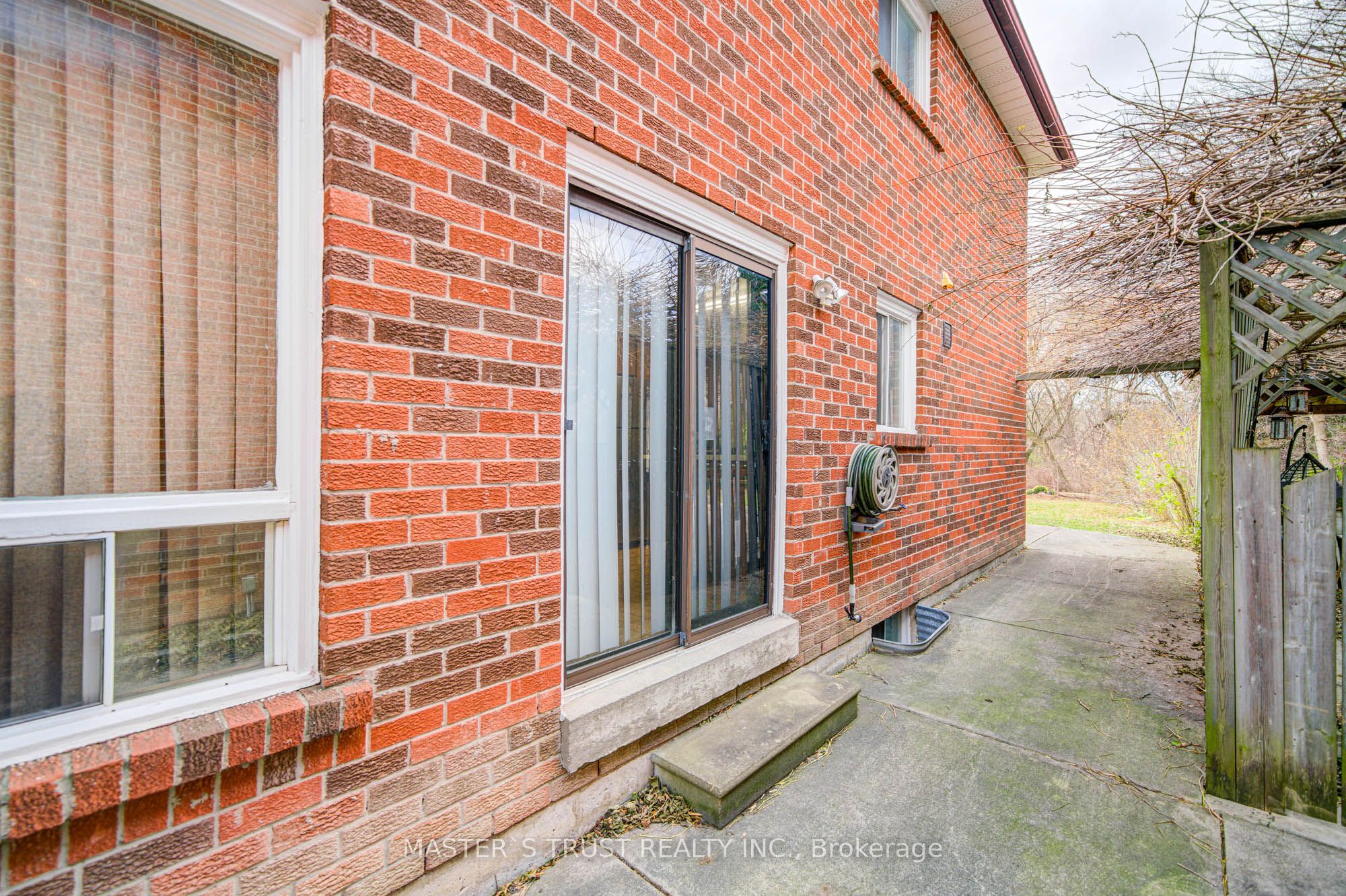 Photo 97 of 34 Denby Court, Markham, Unionville — HOMEH