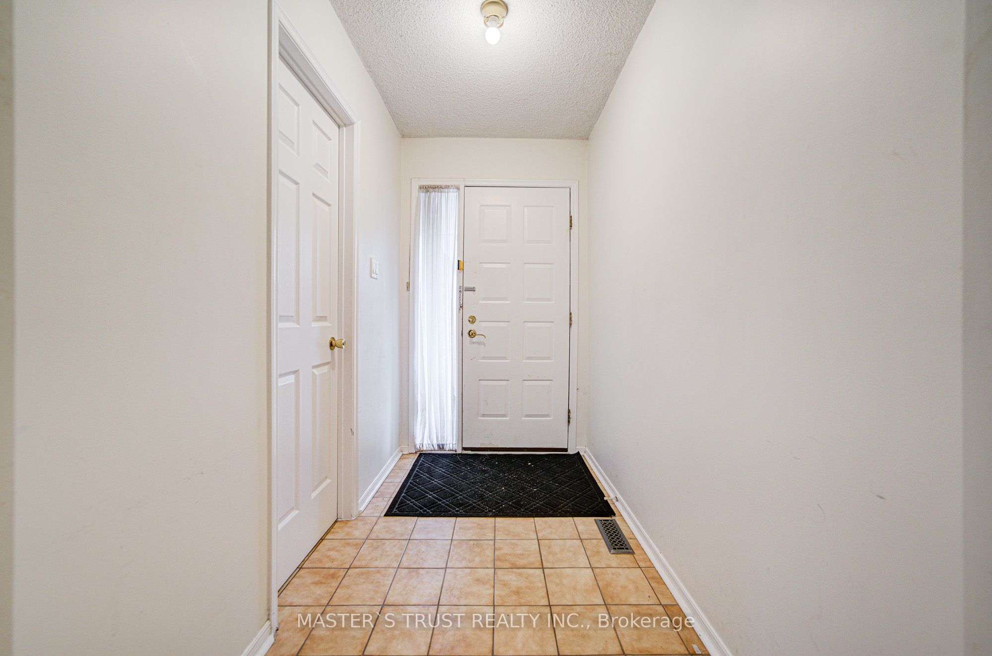 Photo 53 of 34 Denby Court, Markham, Unionville — HOMEH