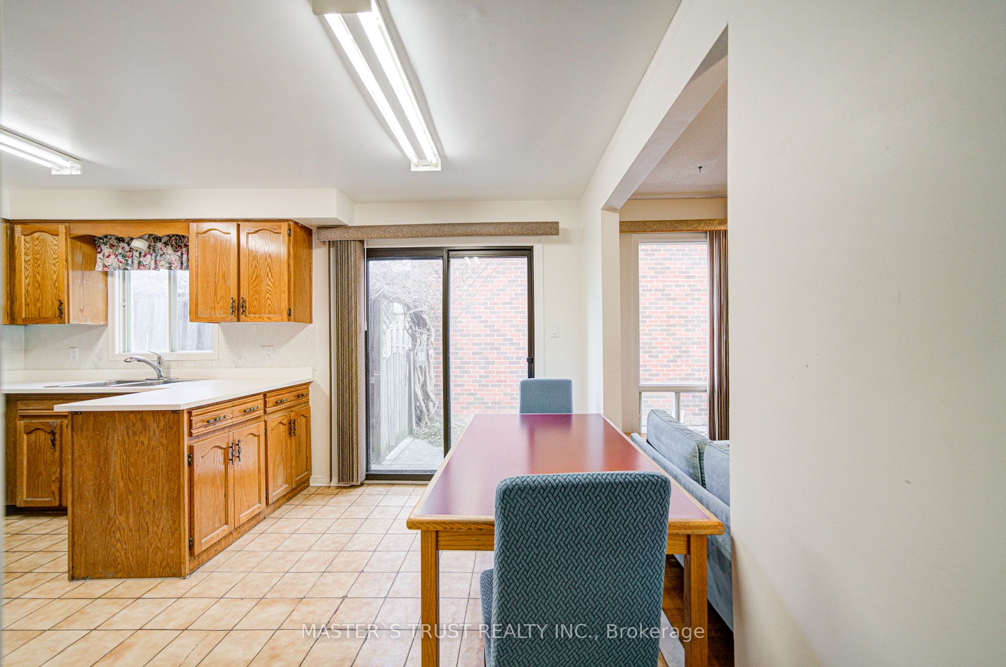 Photo 60 of 34 Denby Court, Markham, Unionville — HOMEH