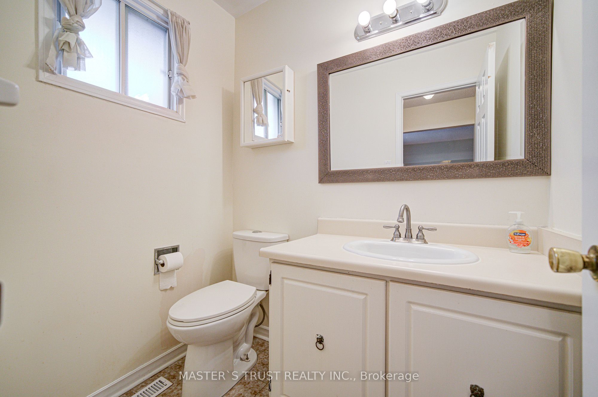 Photo 85 of 34 Denby Court, Markham, Unionville — HOMEH