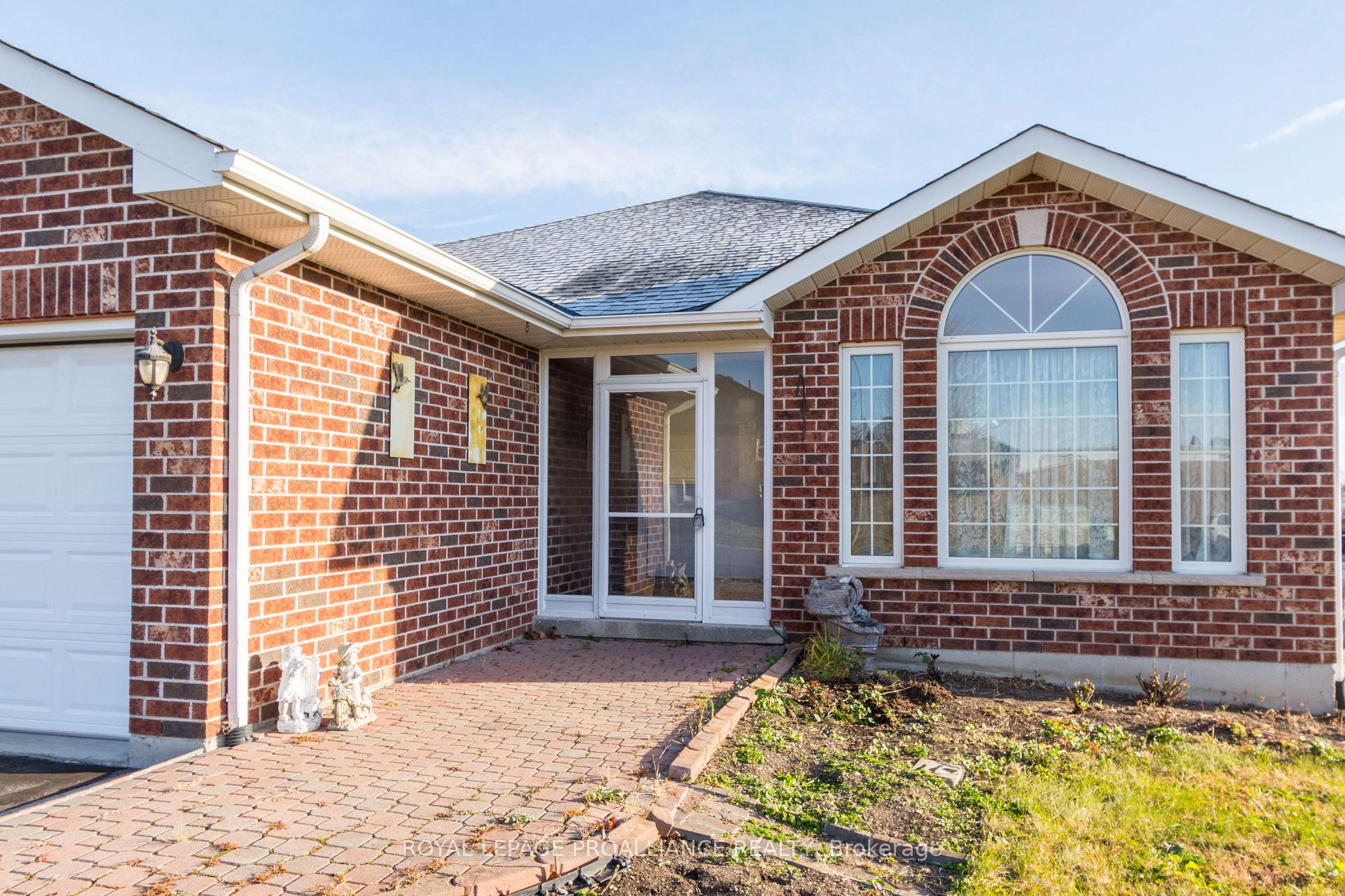 Photo 2 of 18 Simcoe Drive, Belleville, Thurlow Ward — HOMEH