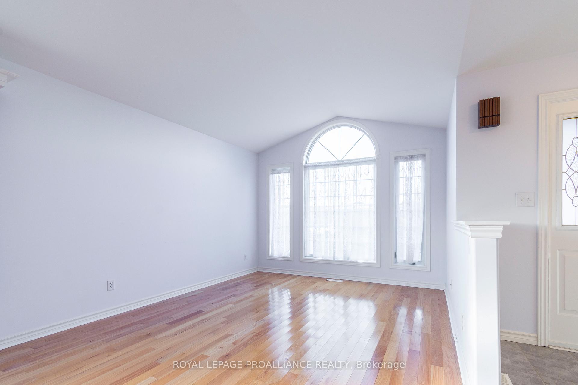 Photo 4 of 18 Simcoe Drive, Belleville, Thurlow Ward — HOMEH