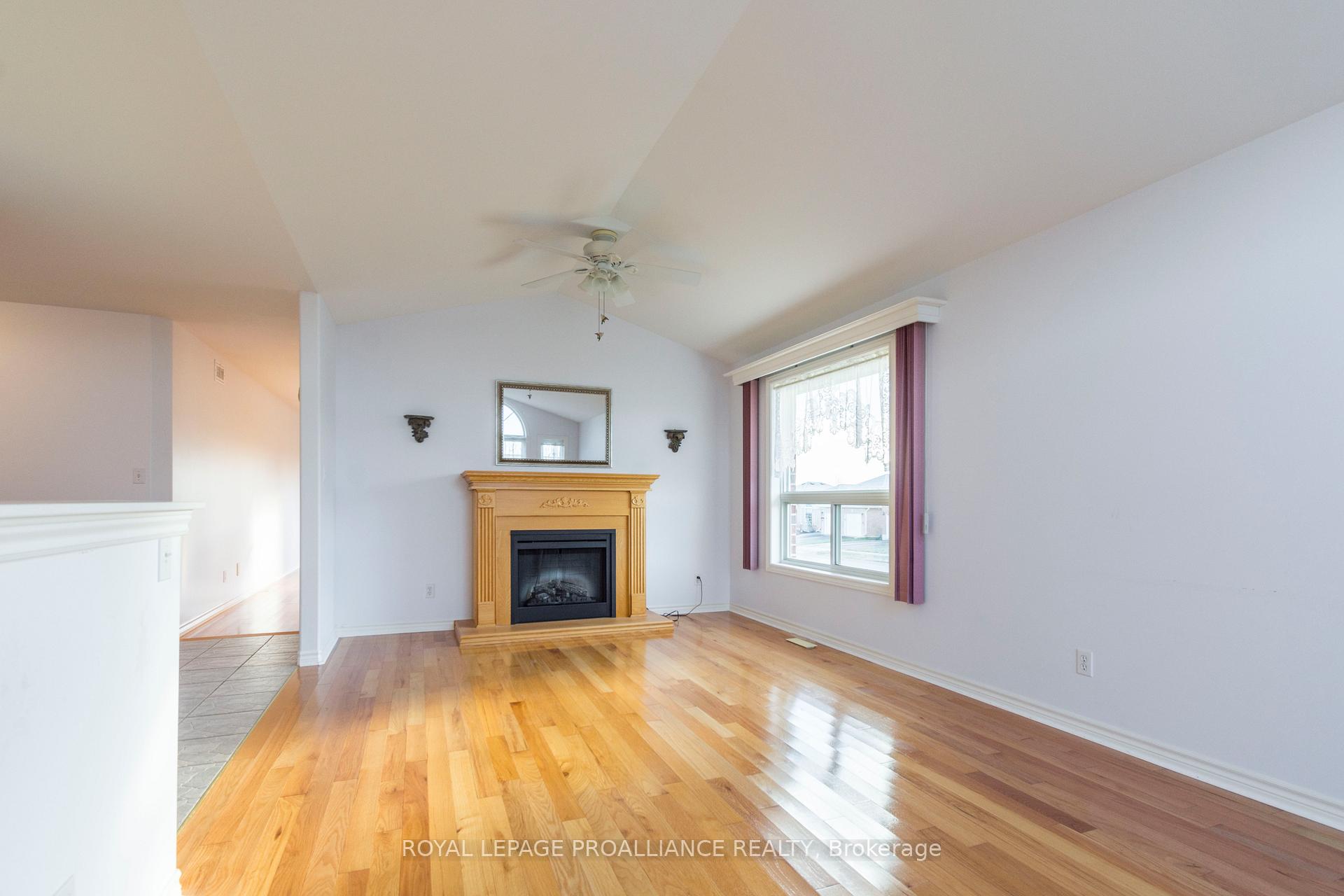 Photo 5 of 18 Simcoe Drive, Belleville, Thurlow Ward — HOMEH