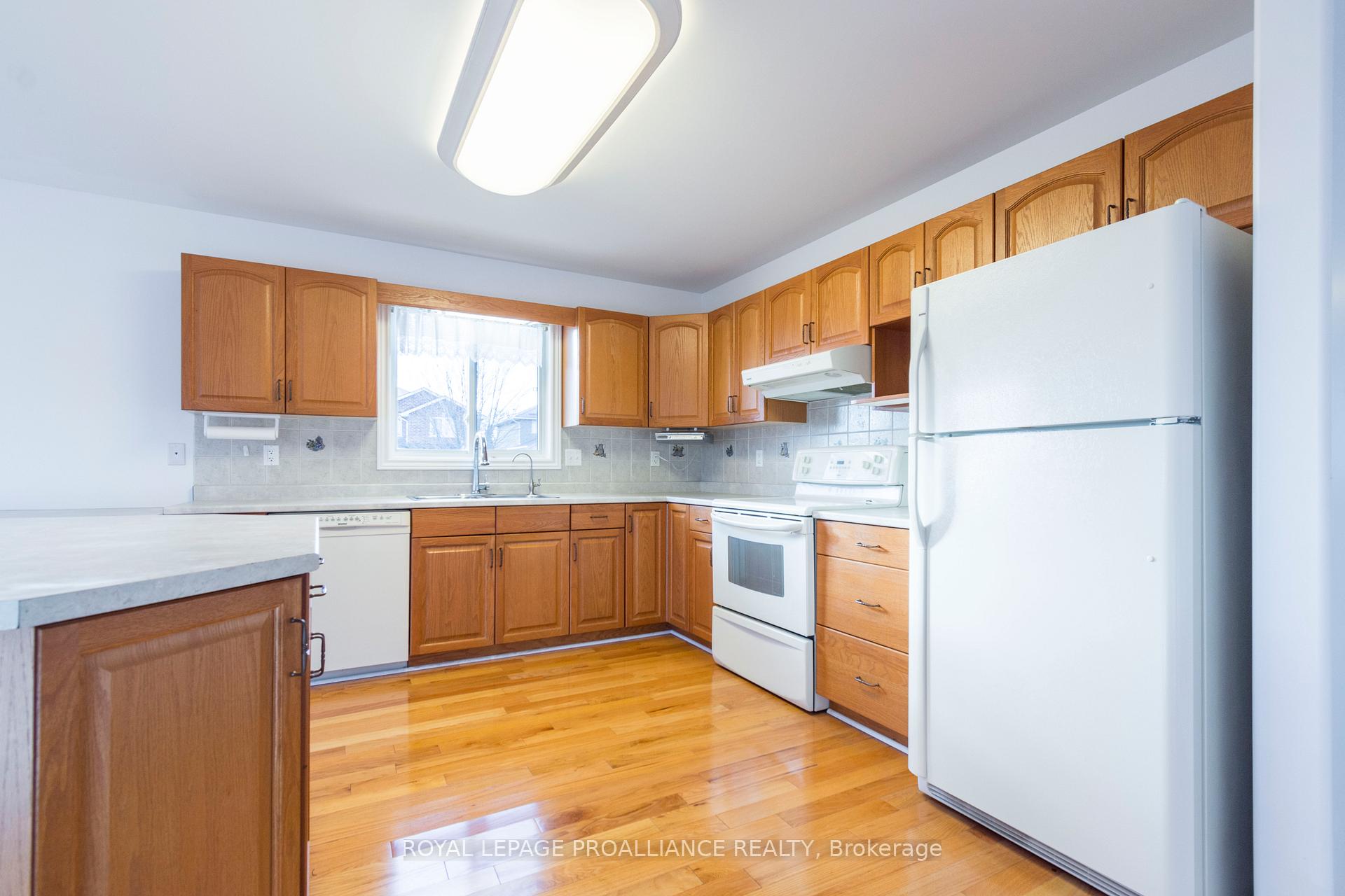 Photo 7 of 18 Simcoe Drive, Belleville, Thurlow Ward — HOMEH