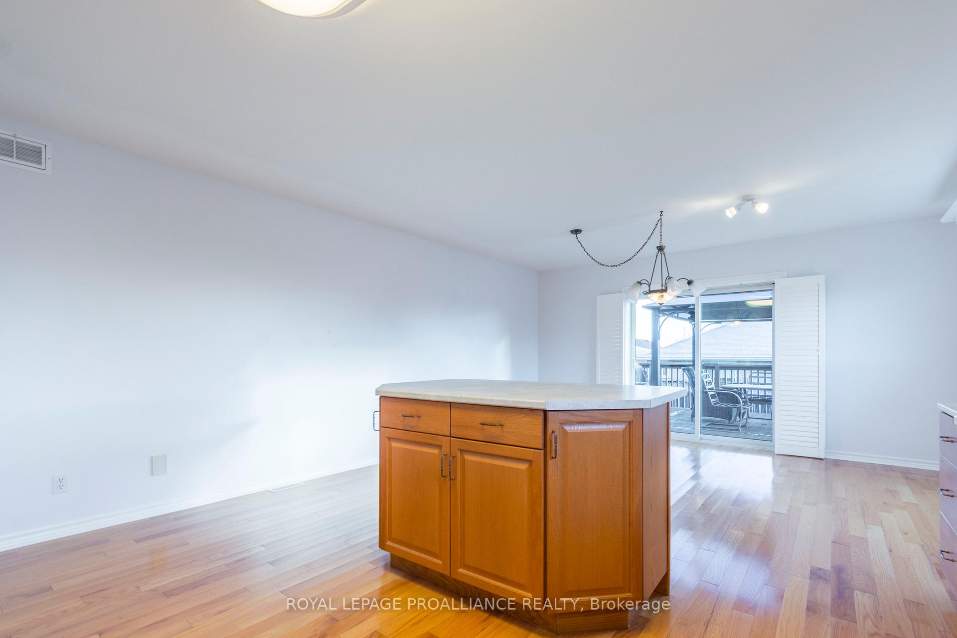 Photo 9 of 18 Simcoe Drive, Belleville, Thurlow Ward — HOMEH