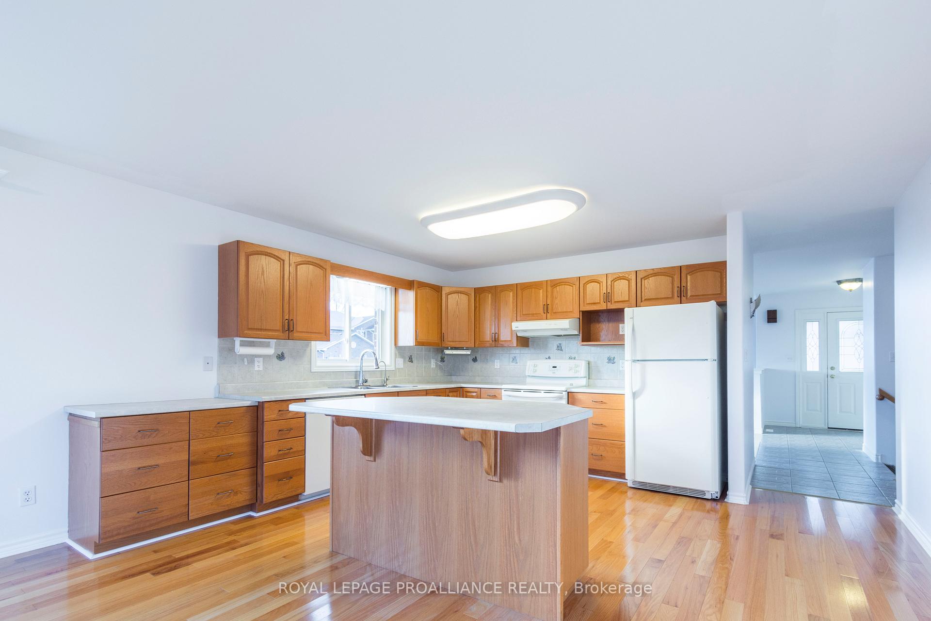 Photo 10 of 18 Simcoe Drive, Belleville, Thurlow Ward — HOMEH