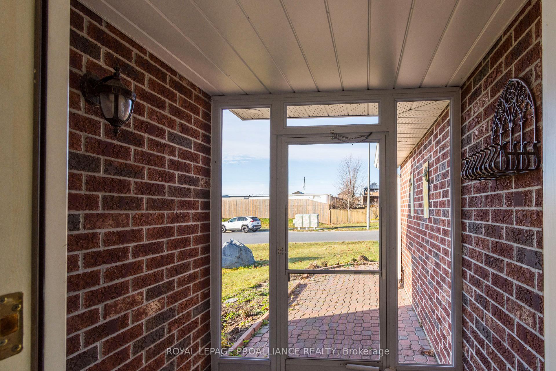 Photo 27 of 18 Simcoe Drive, Belleville, Thurlow Ward — HOMEH