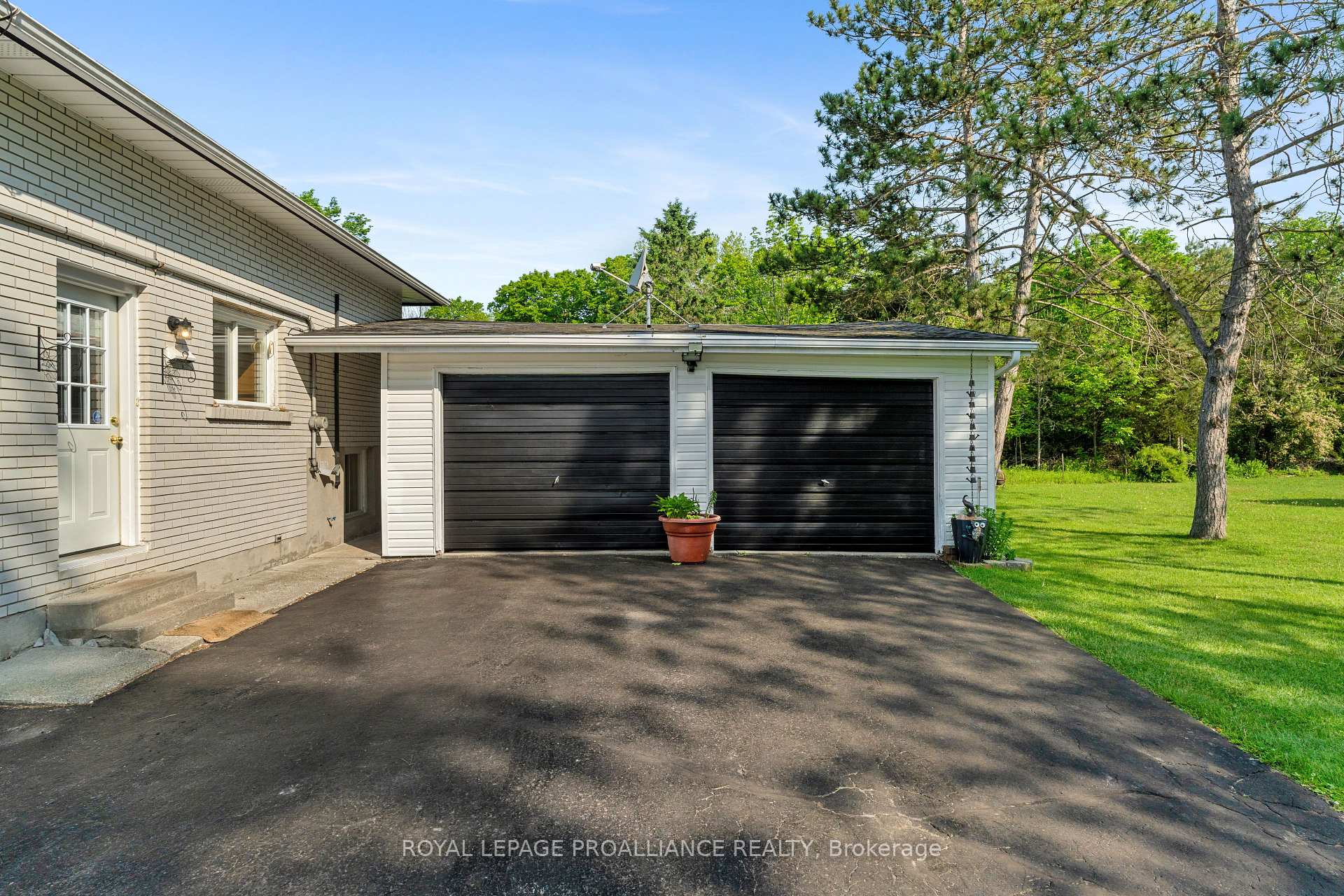 Photo 5 of 109 Old Madoc Road, Belleville, Thurlow Ward — HOMEH