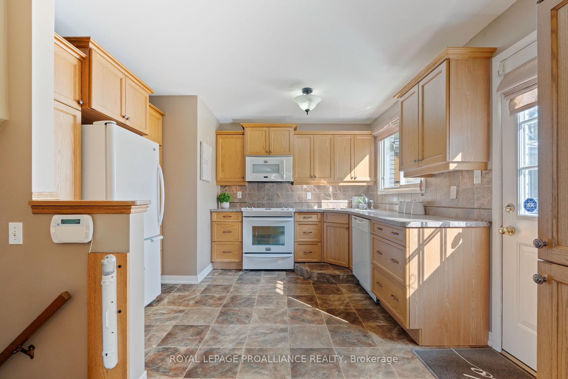Photo 11 of 109 Old Madoc Road, Belleville, Thurlow Ward — HOMEH