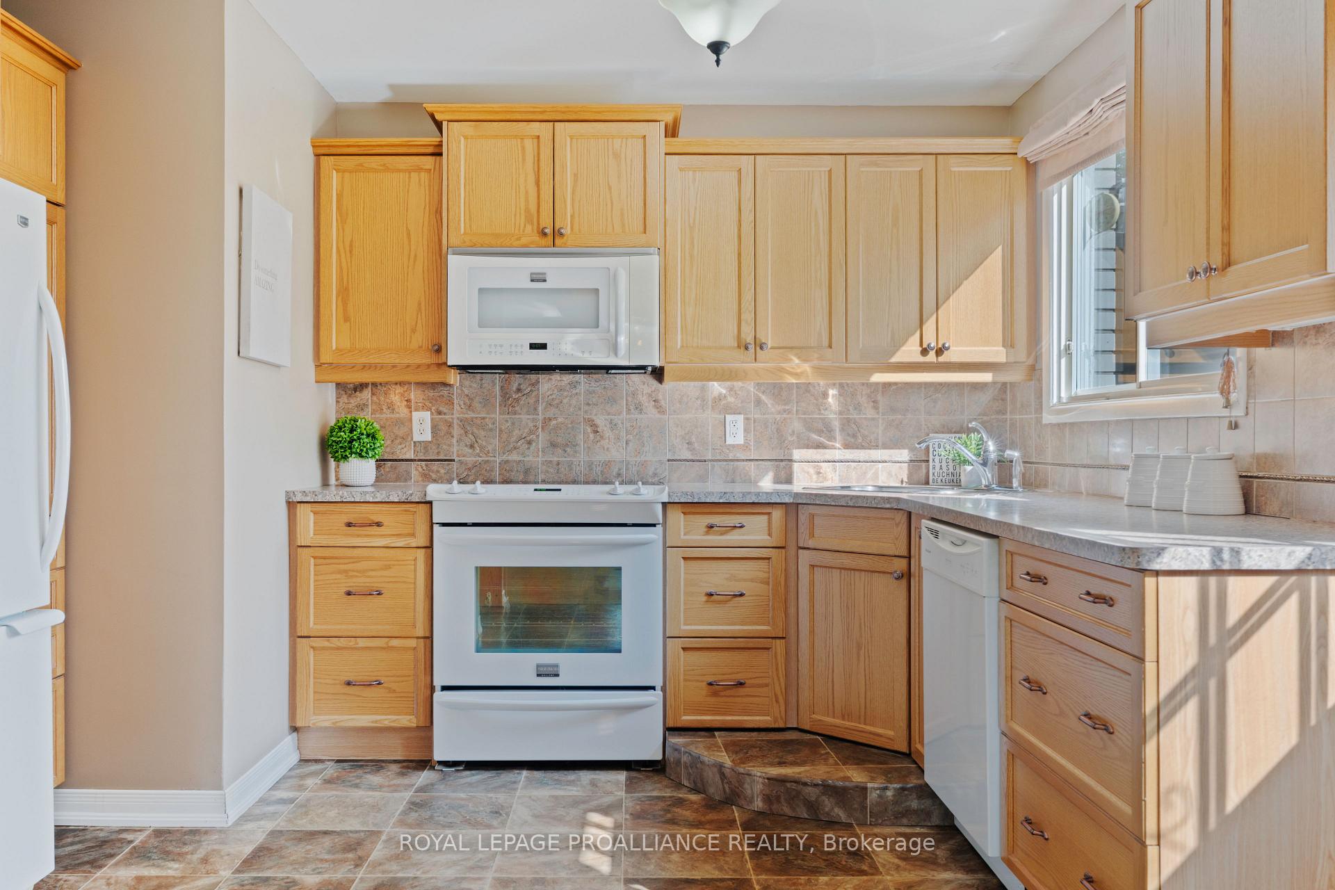 Photo 10 of 109 Old Madoc Road, Belleville, Thurlow Ward — HOMEH