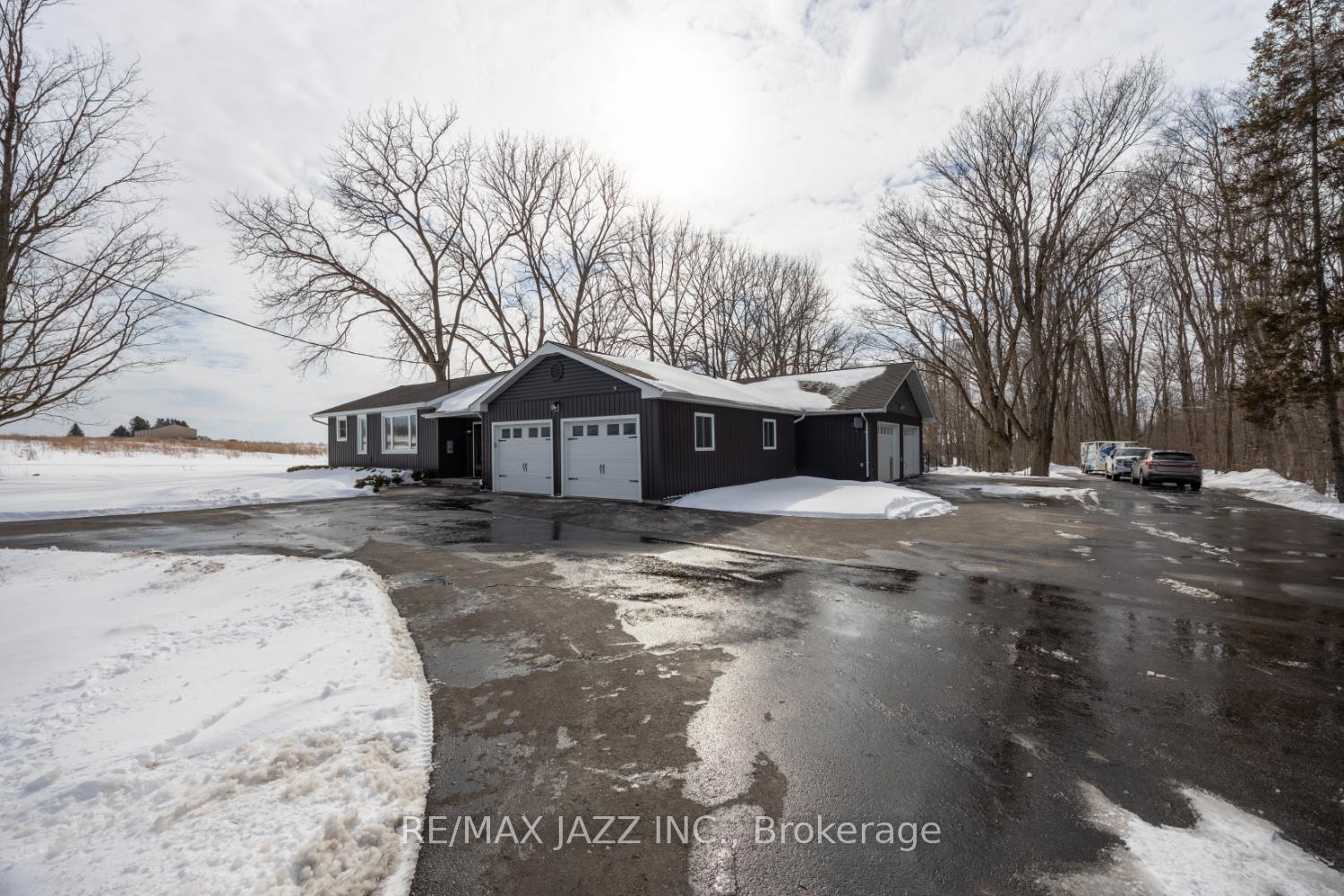 Photo 2 of 4766 Middle Road, Clarington, Bowmanville — HOMEH