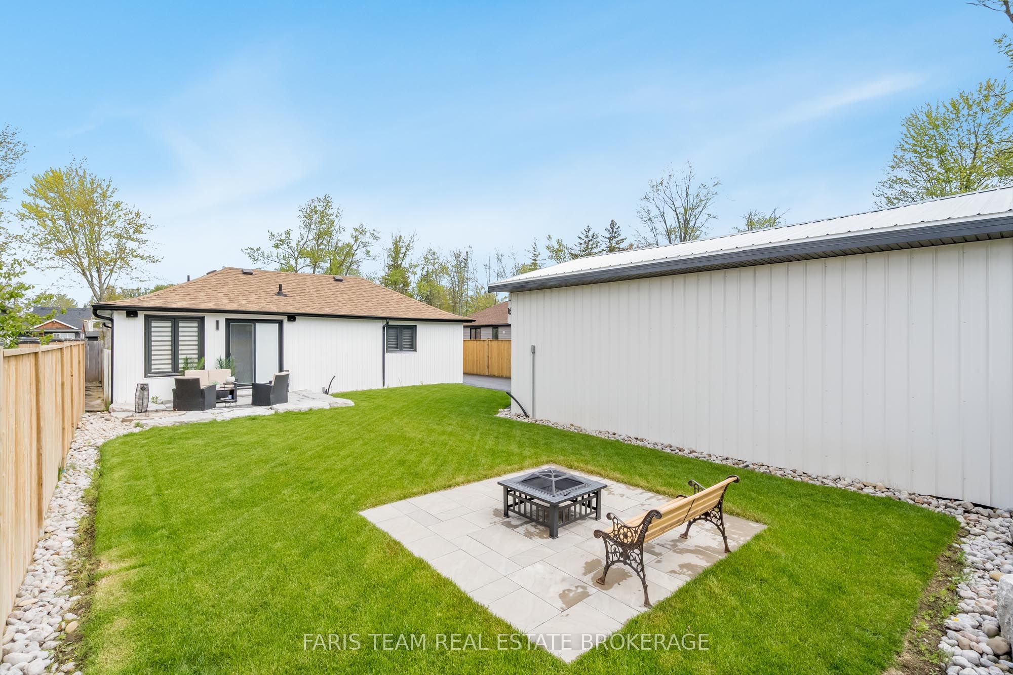 Photo 57 of 1135 Poplar Drive, Innisfil, Gilford — HOMEH