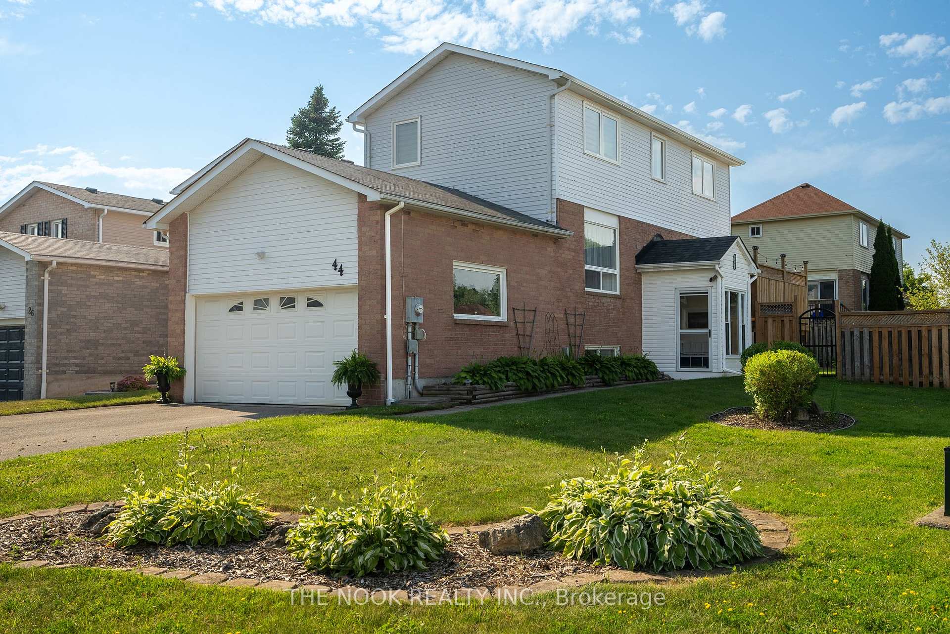 Photo 2 of 44 Broadlands Crescent, Clarington, Courtice — HOMEH
