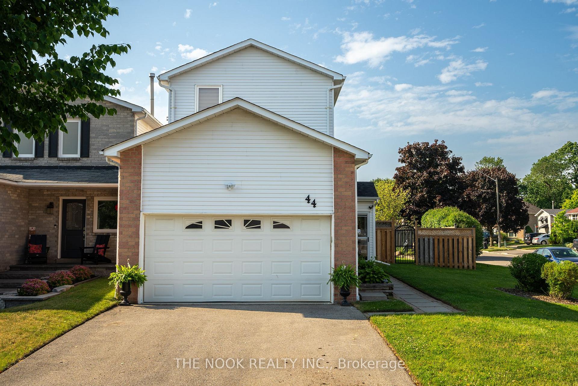 Photo 3 of 44 Broadlands Crescent, Clarington, Courtice — HOMEH