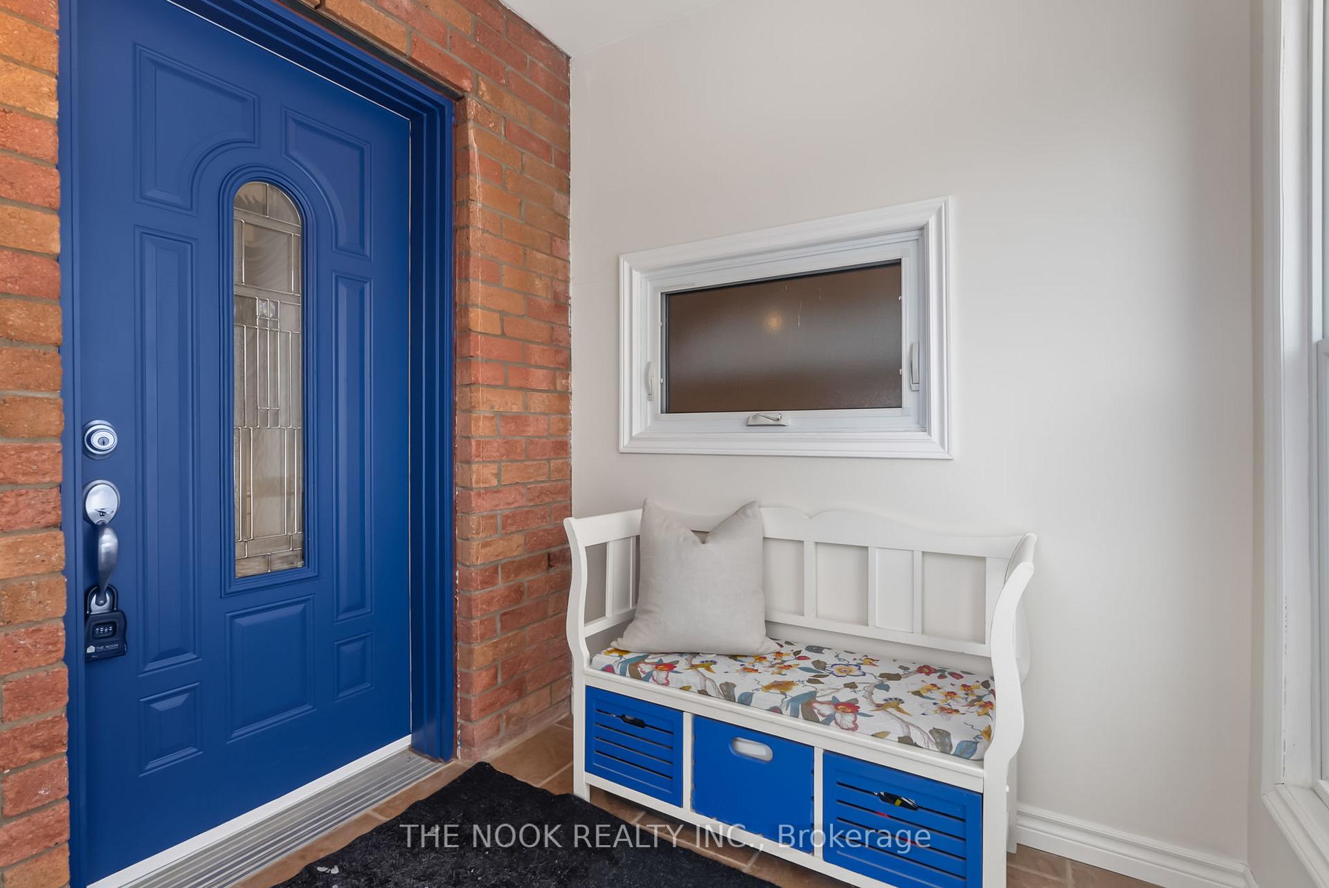 Photo 4 of 44 Broadlands Crescent, Clarington, Courtice — HOMEH