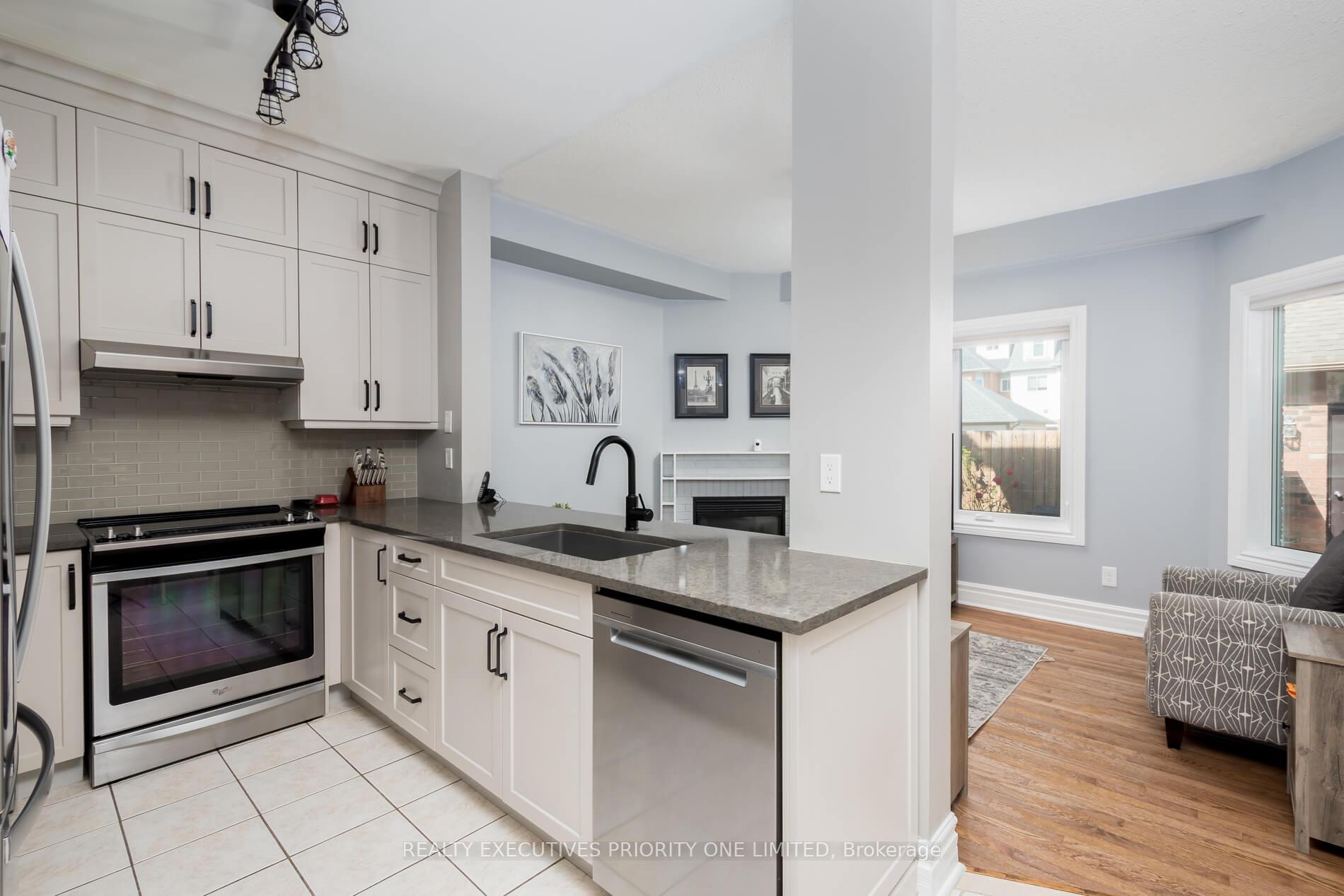 Photo 7 of 372 John West Way, Aurora, Bayview Wellington — HOMEH