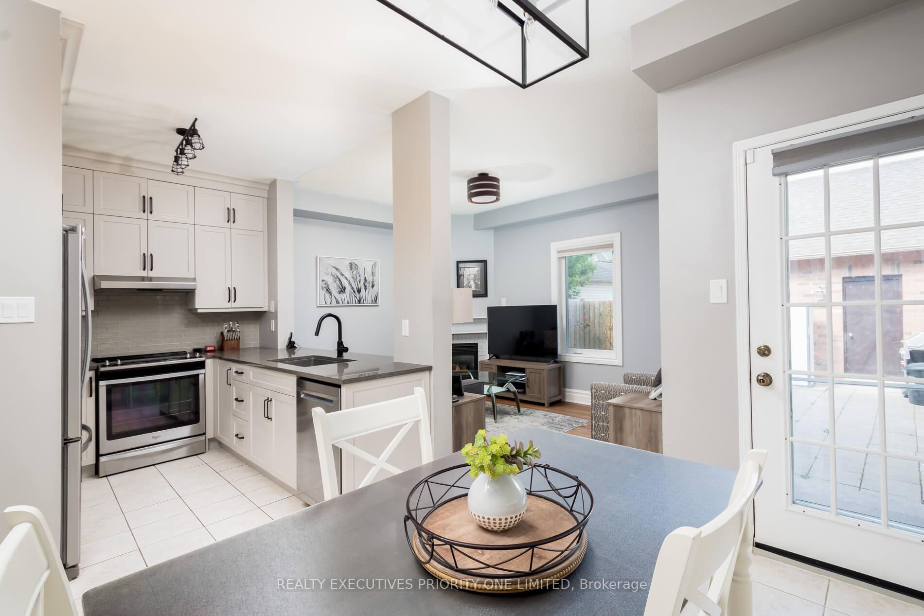 Photo 11 of 372 John West Way, Aurora, Bayview Wellington — HOMEH