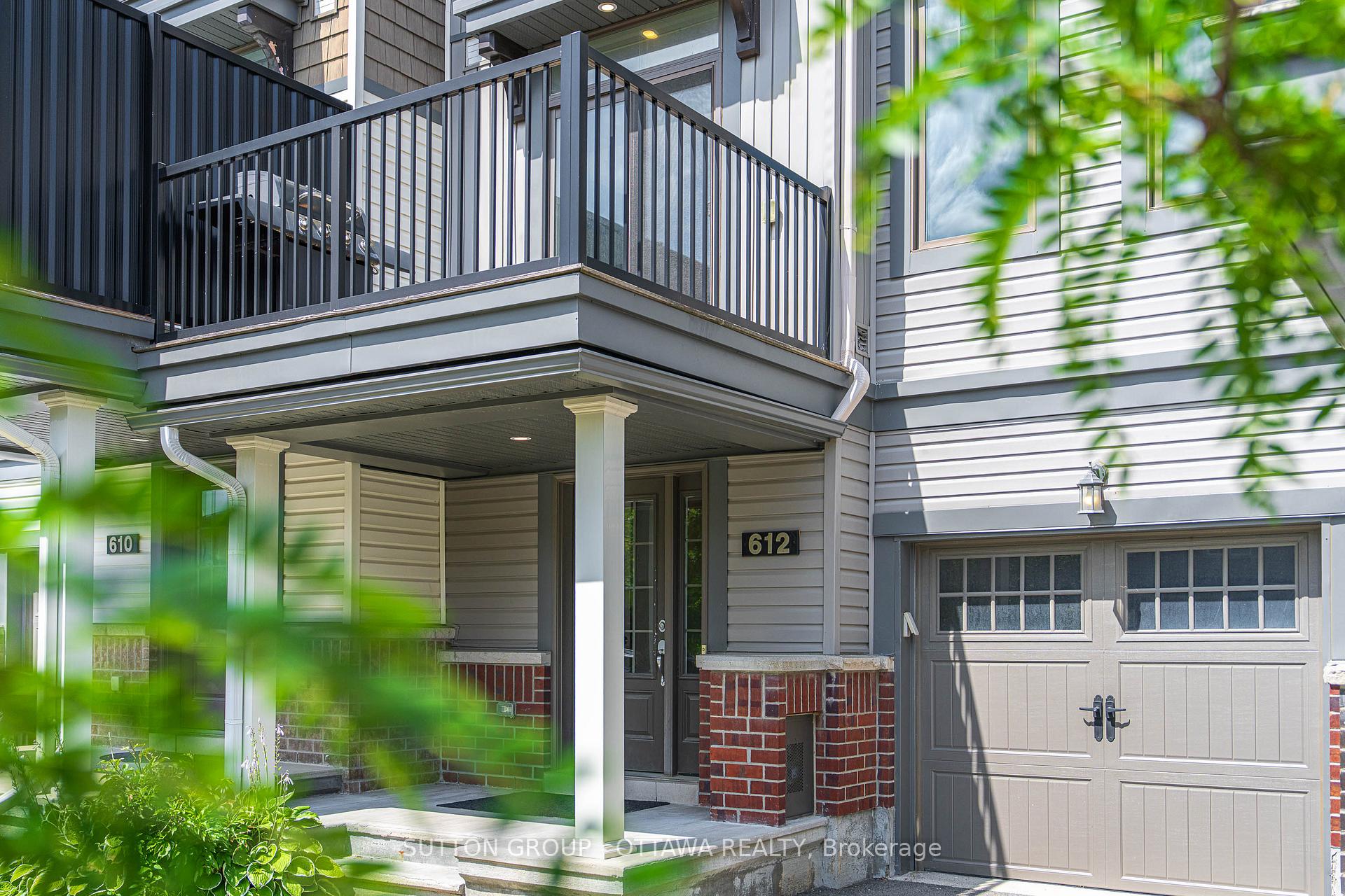 Photo 3 of 612 Lauraleaf Crescent, Ottawa, Barrhaven - Half Moon Bay — HOMEH