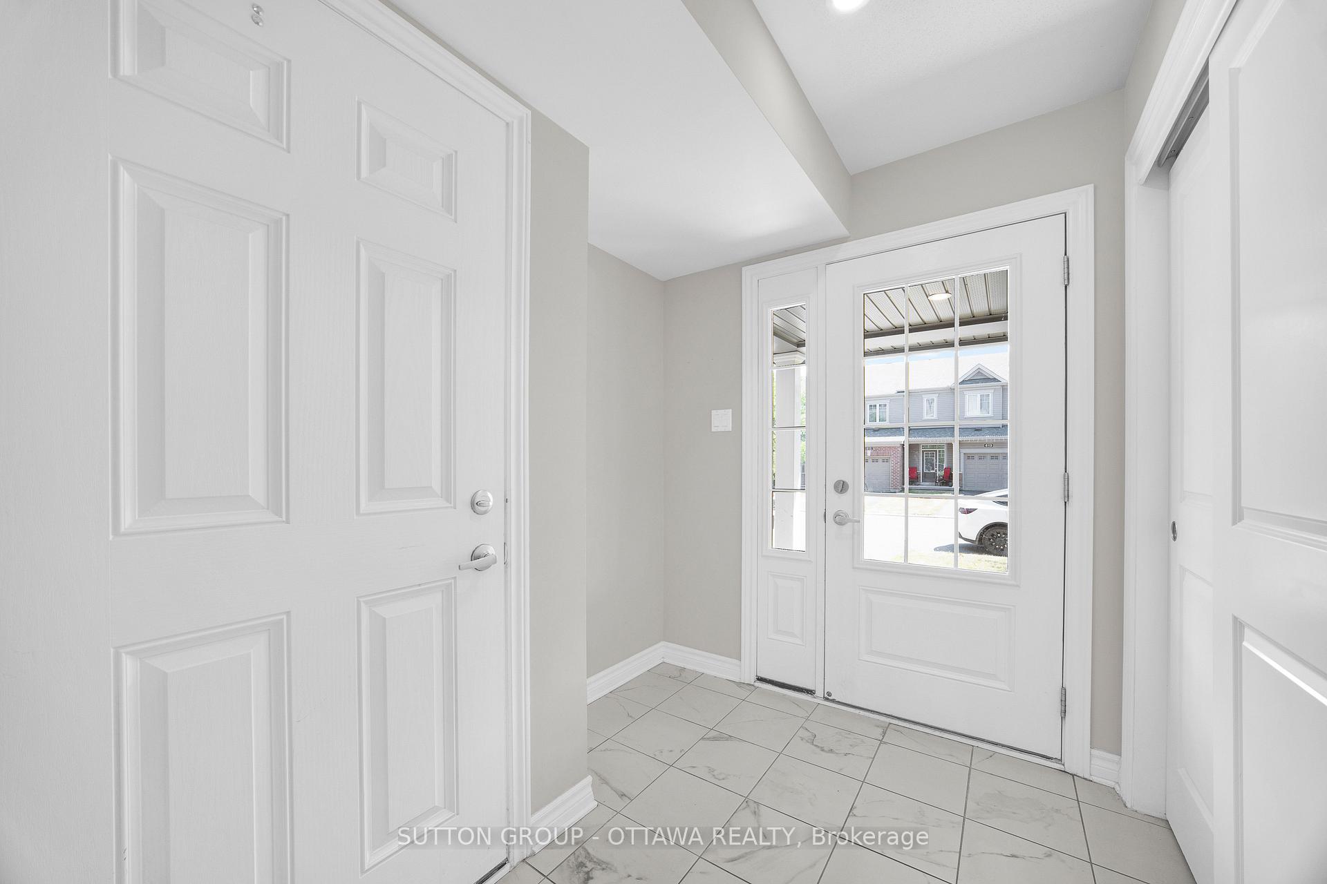 Photo 2 of 612 Lauraleaf Crescent, Ottawa, Barrhaven - Half Moon Bay — HOMEH