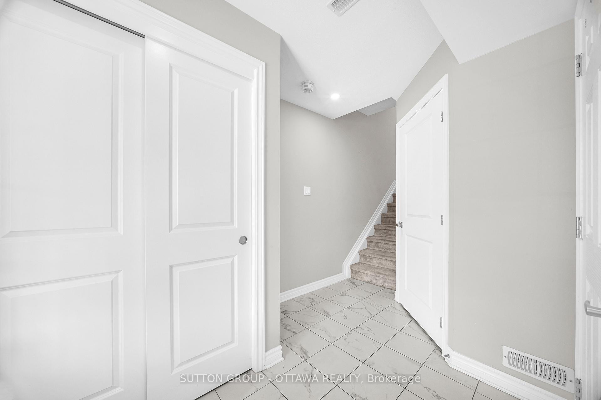 Photo 4 of 612 Lauraleaf Crescent, Ottawa, Barrhaven - Half Moon Bay — HOMEH