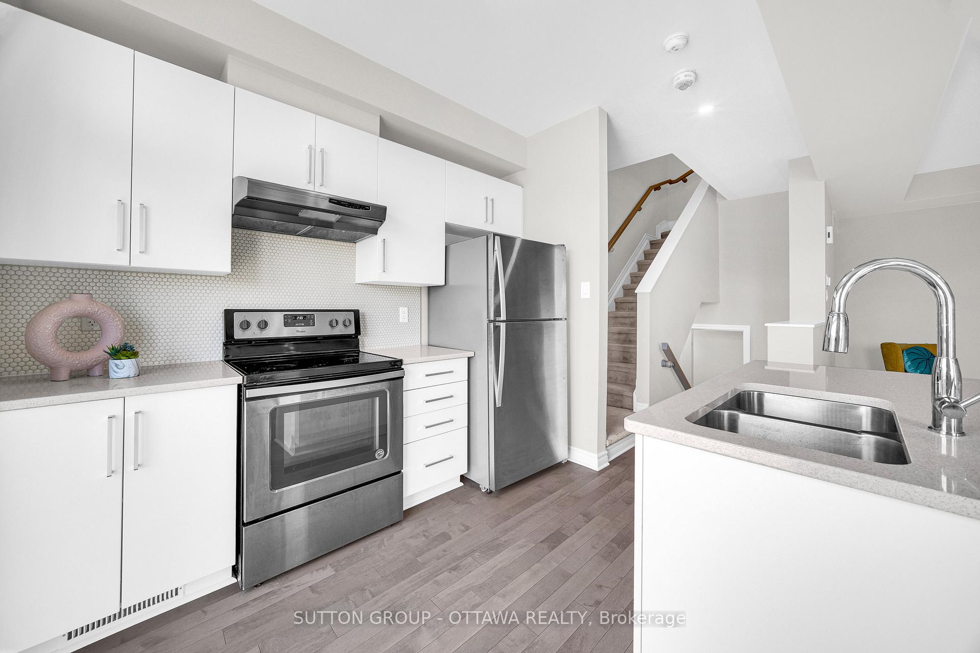 Photo 12 of 612 Lauraleaf Crescent, Ottawa, Barrhaven - Half Moon Bay — HOMEH