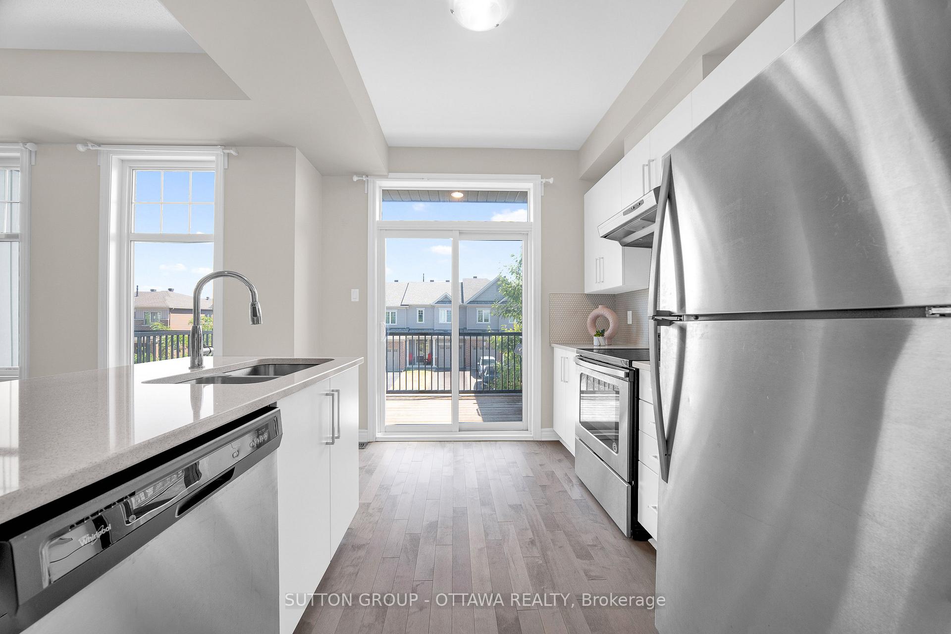 Photo 10 of 612 Lauraleaf Crescent, Ottawa, Barrhaven - Half Moon Bay — HOMEH