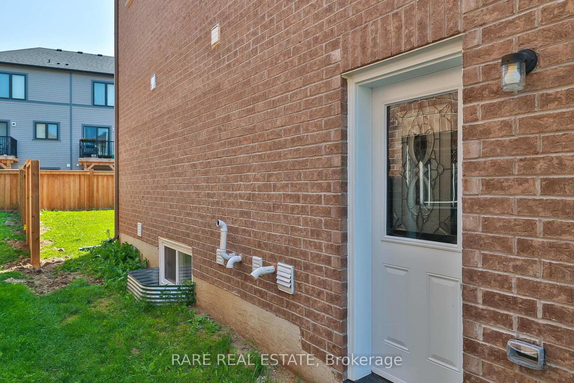 Photo 41 of 231 Crombie Street, Clarington, Bowmanville — HOMEH