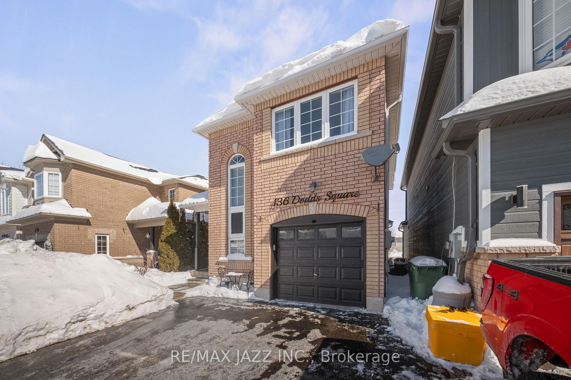Photo 2 of 136 Dodds Square, Clarington, Bowmanville — HOMEH