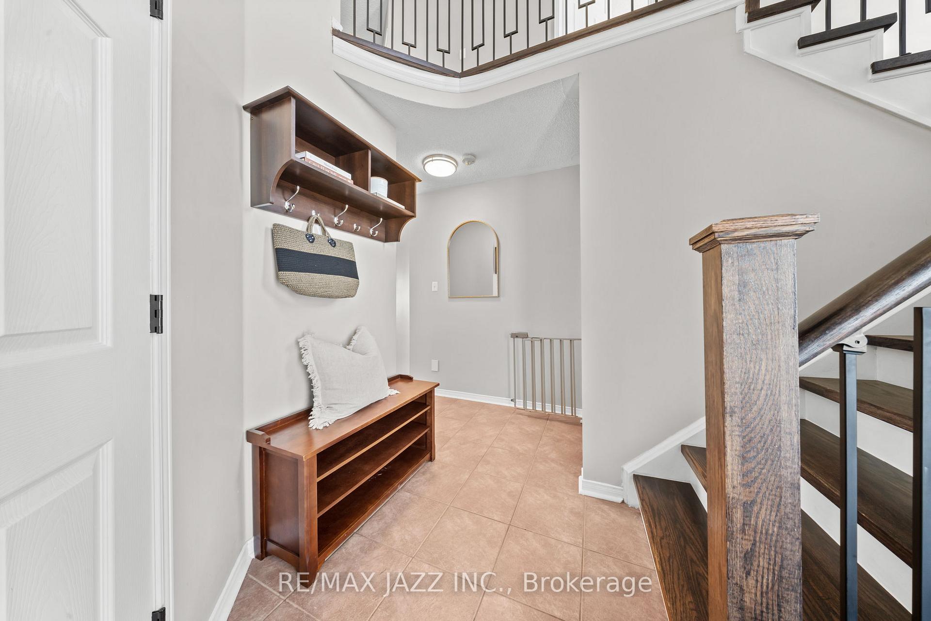 Photo 4 of 136 Dodds Square, Clarington, Bowmanville — HOMEH