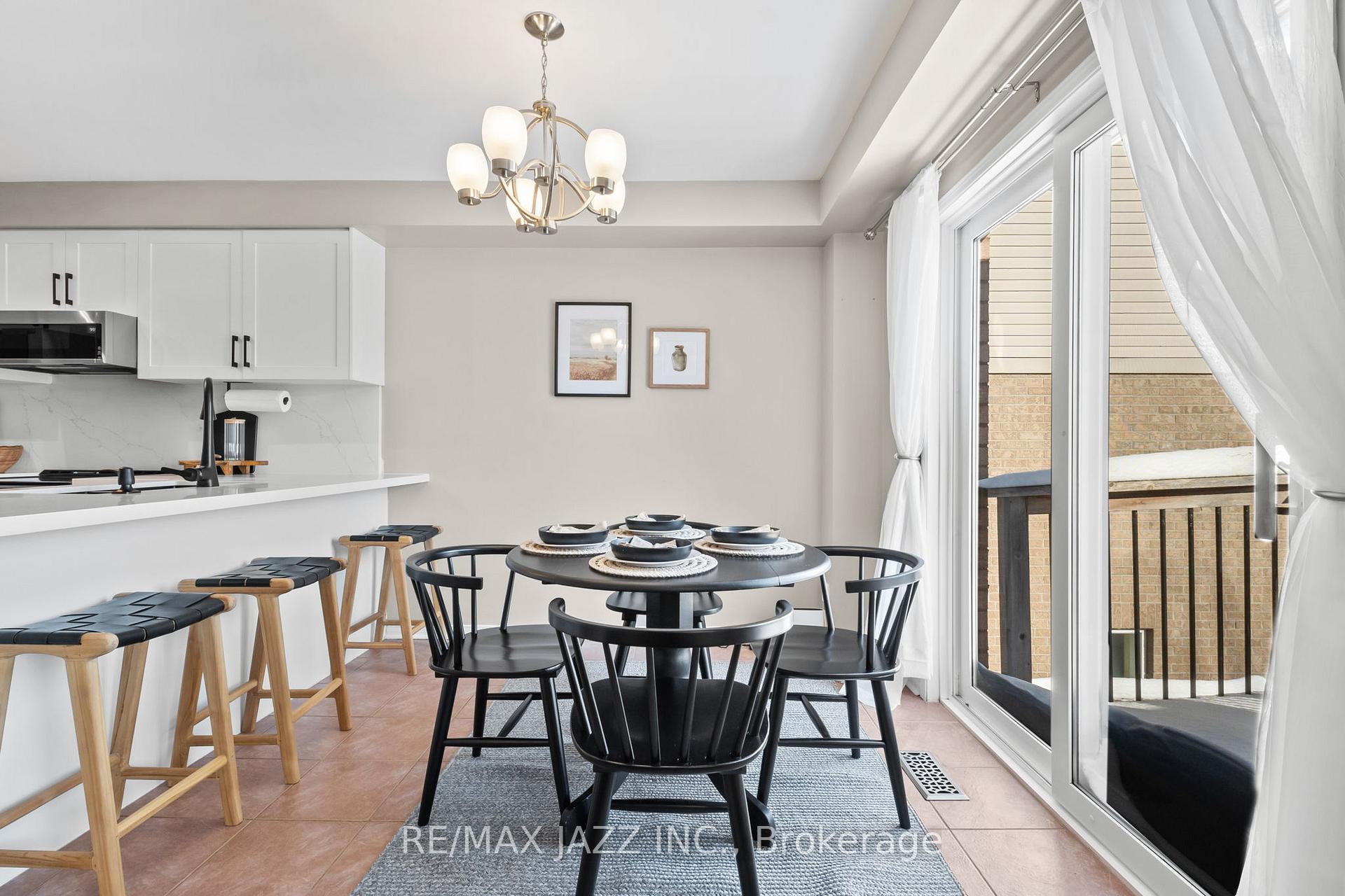Photo 8 of 136 Dodds Square, Clarington, Bowmanville — HOMEH