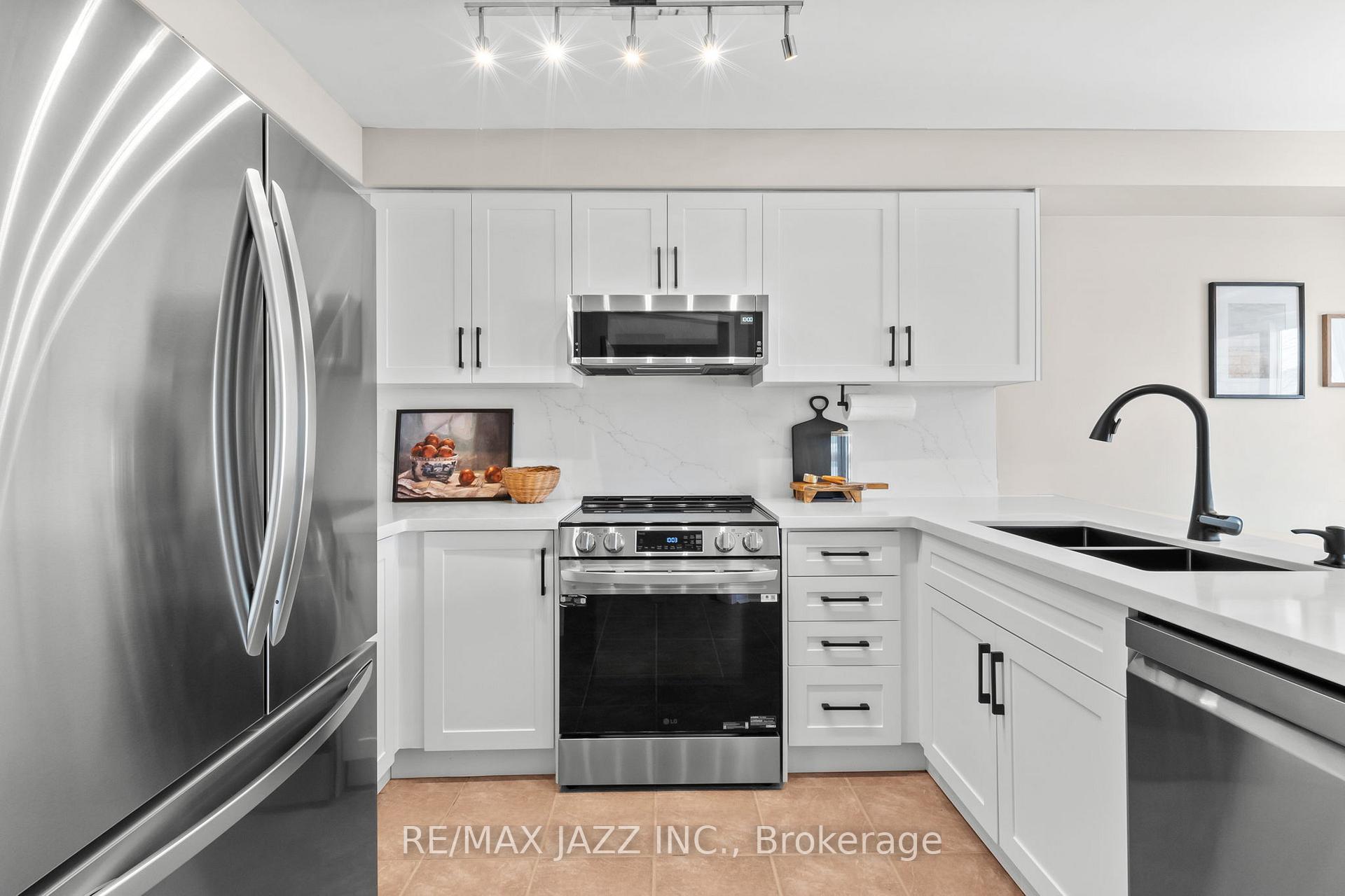 Photo 11 of 136 Dodds Square, Clarington, Bowmanville — HOMEH