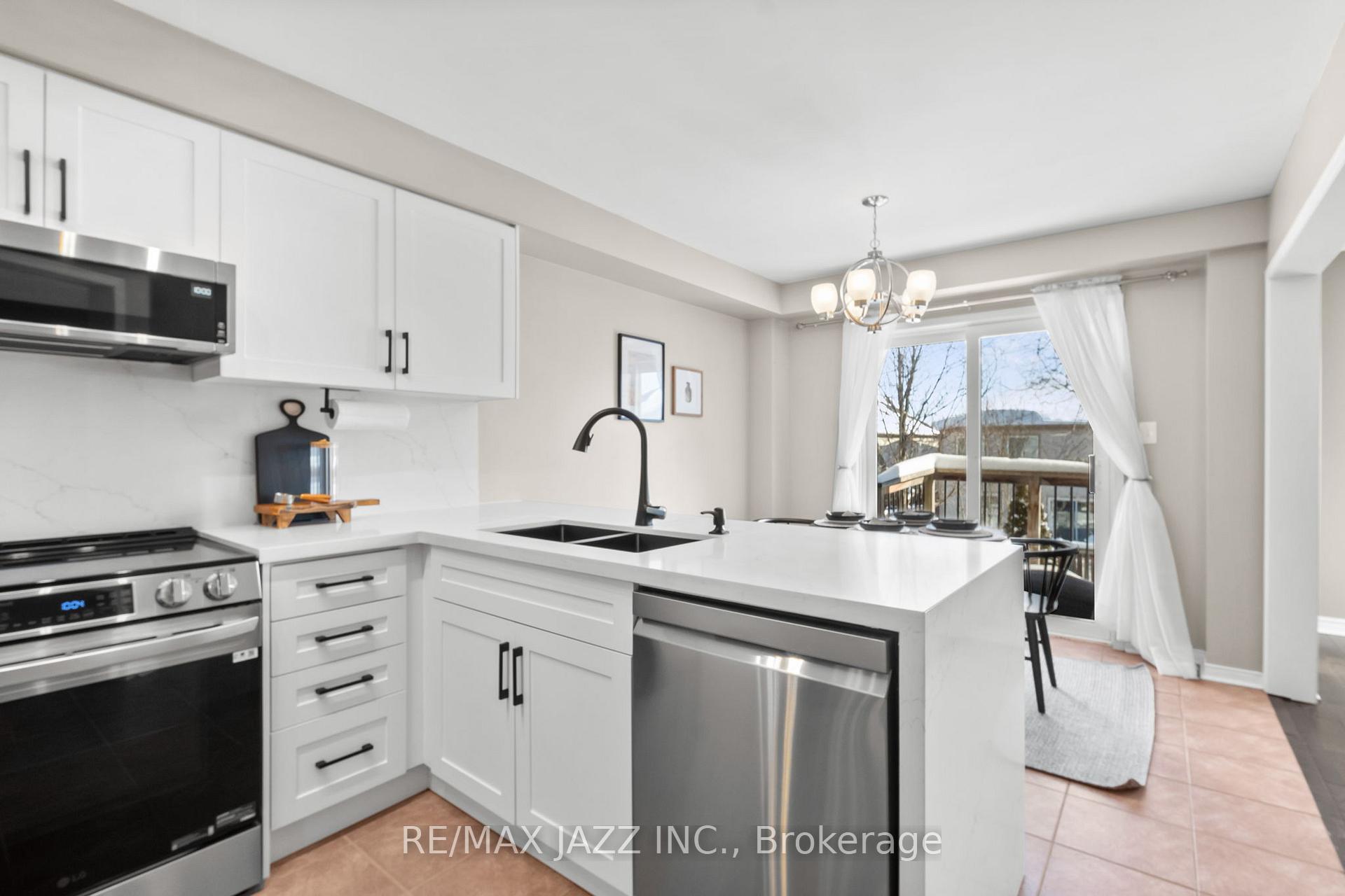 Photo 12 of 136 Dodds Square, Clarington, Bowmanville — HOMEH